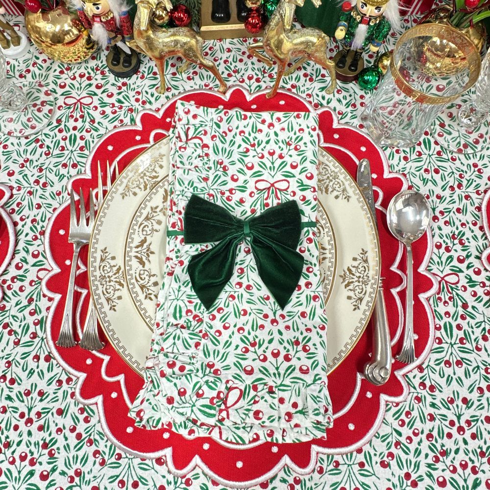 Mistletoe and Bows Ruffle Napkins- Set of 4