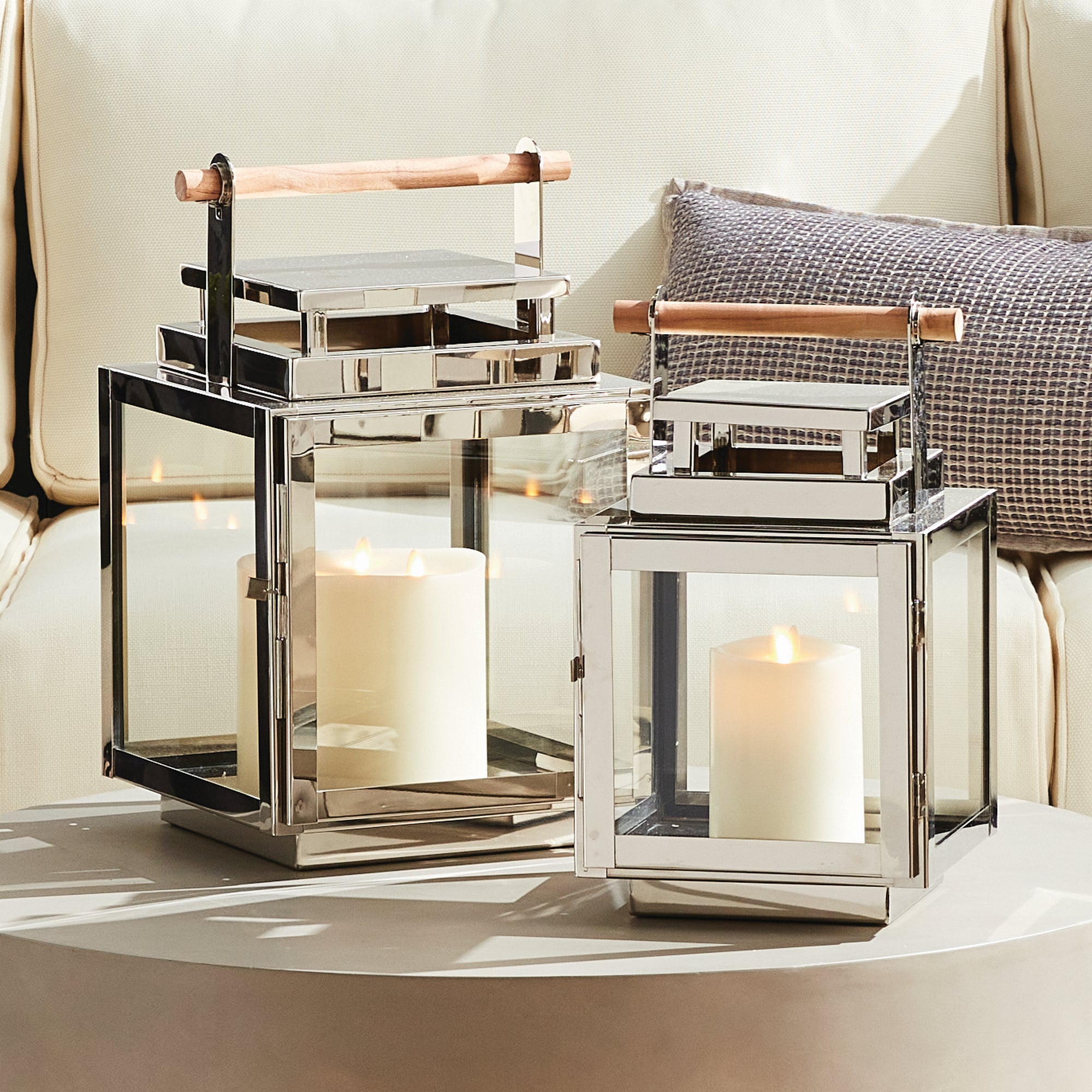 ADWIN OUTDOOR LANTERN MEDIUM