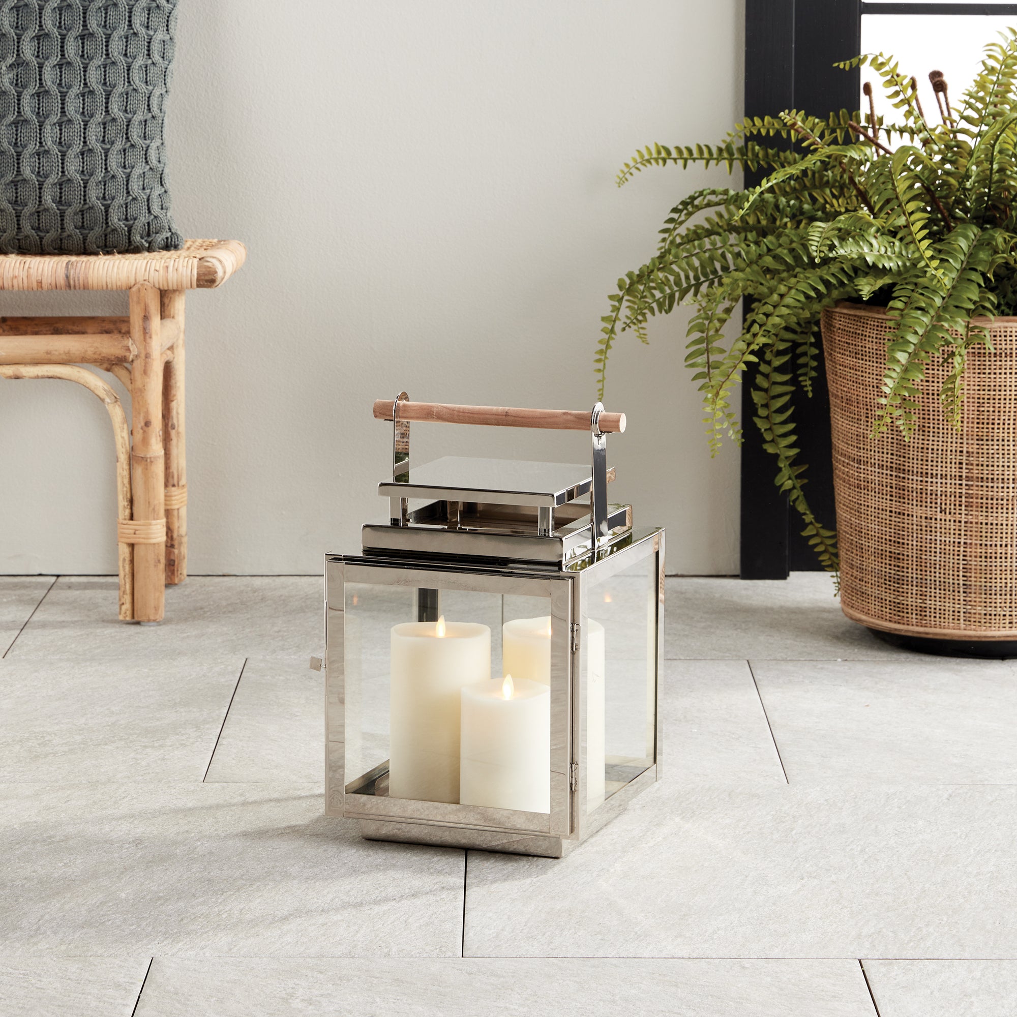 ADWIN OUTDOOR LANTERN MEDIUM