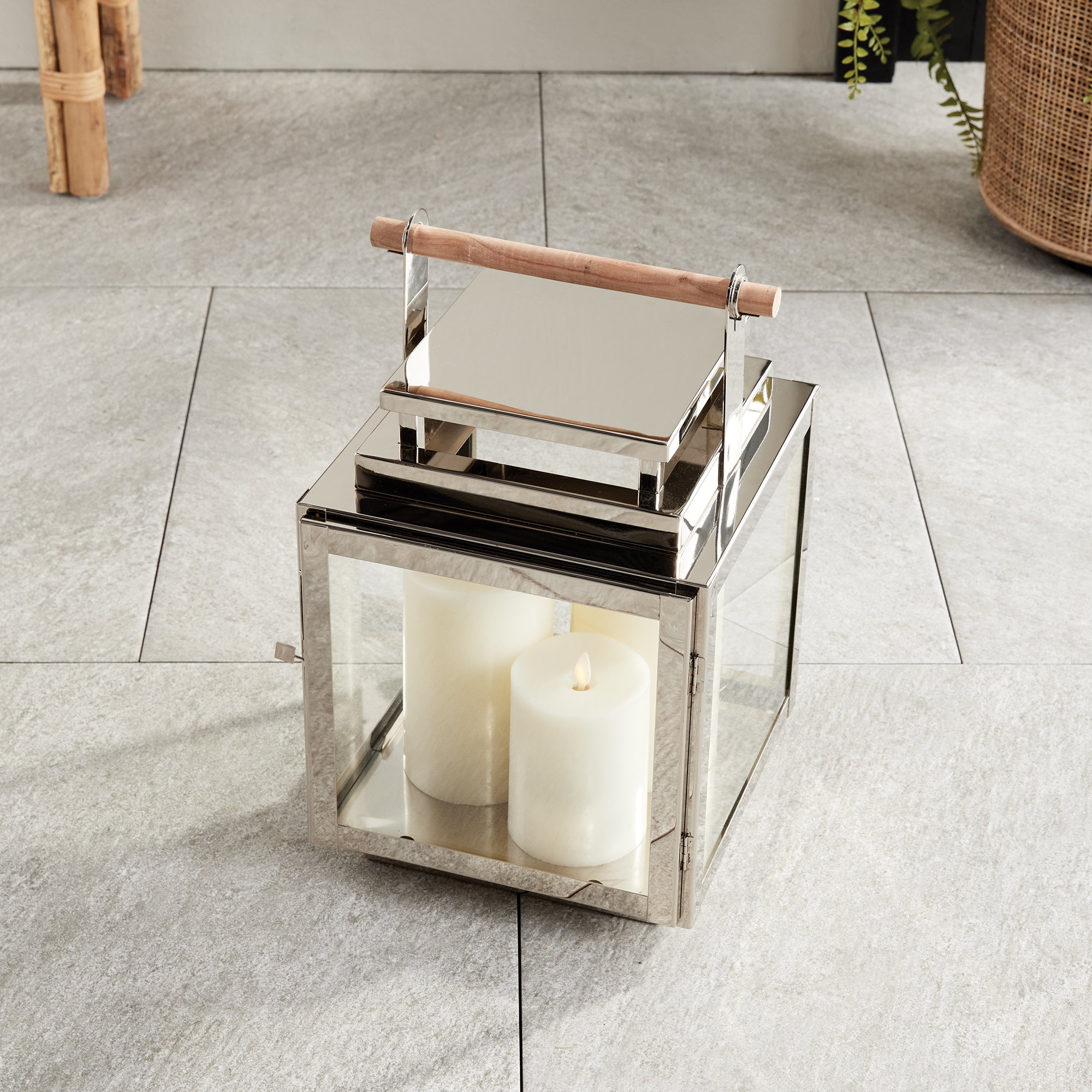 ADWIN OUTDOOR LANTERN MEDIUM