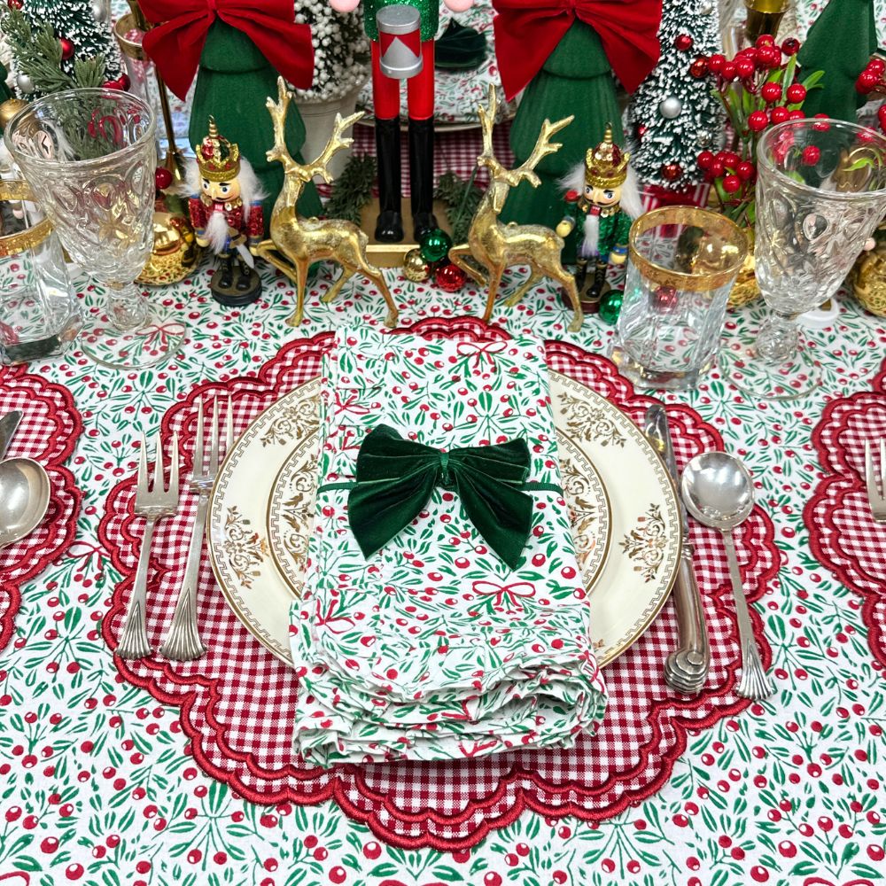 Mistletoe and Bows Ruffle Napkins- Set of 4