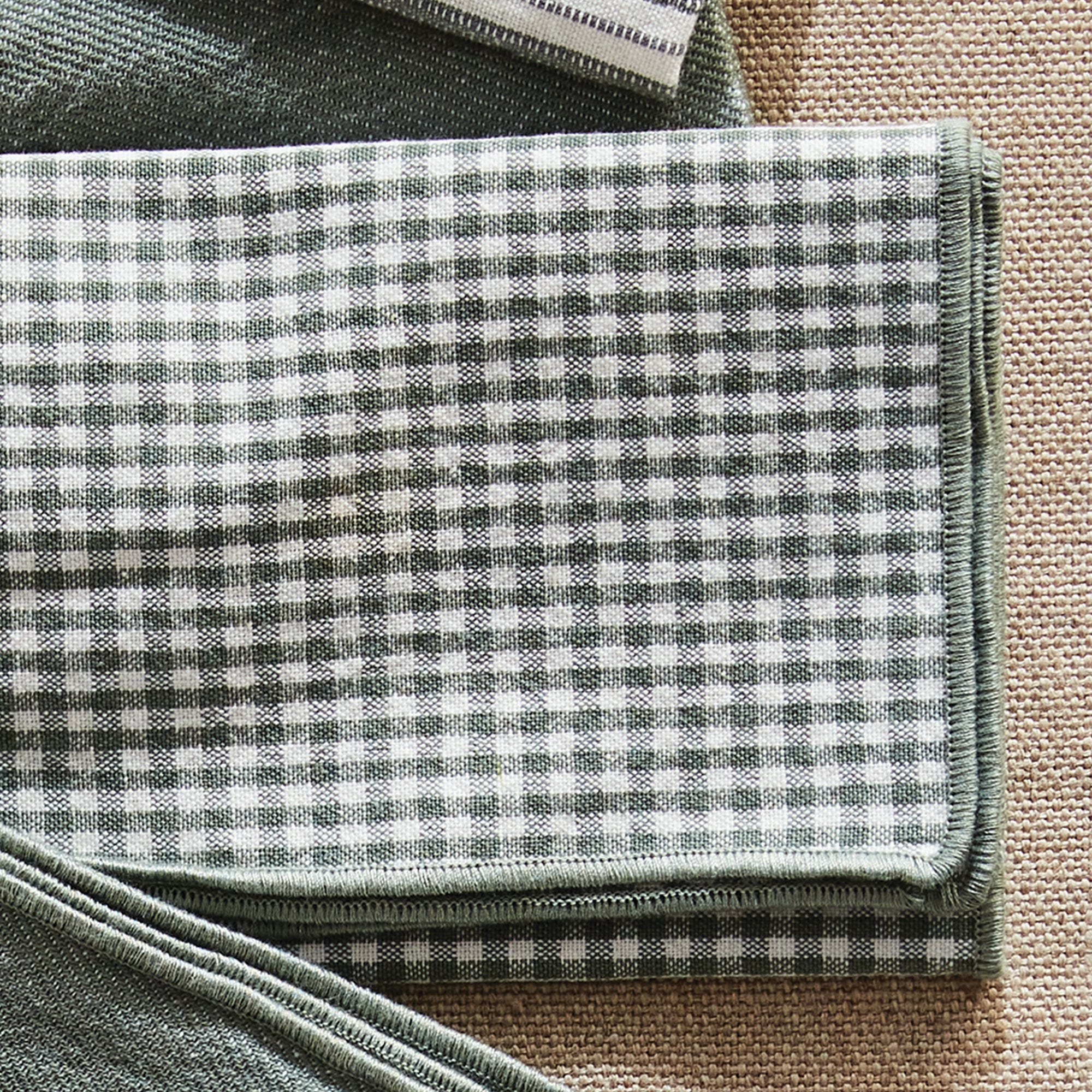 Viora Dinner Napkins, Set of 4