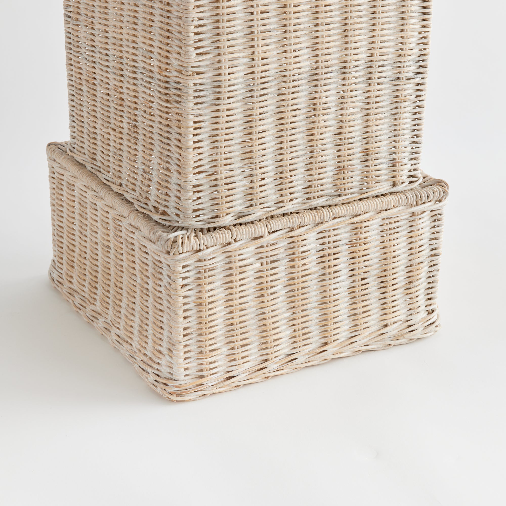Chuck Rattan Pedestal Short