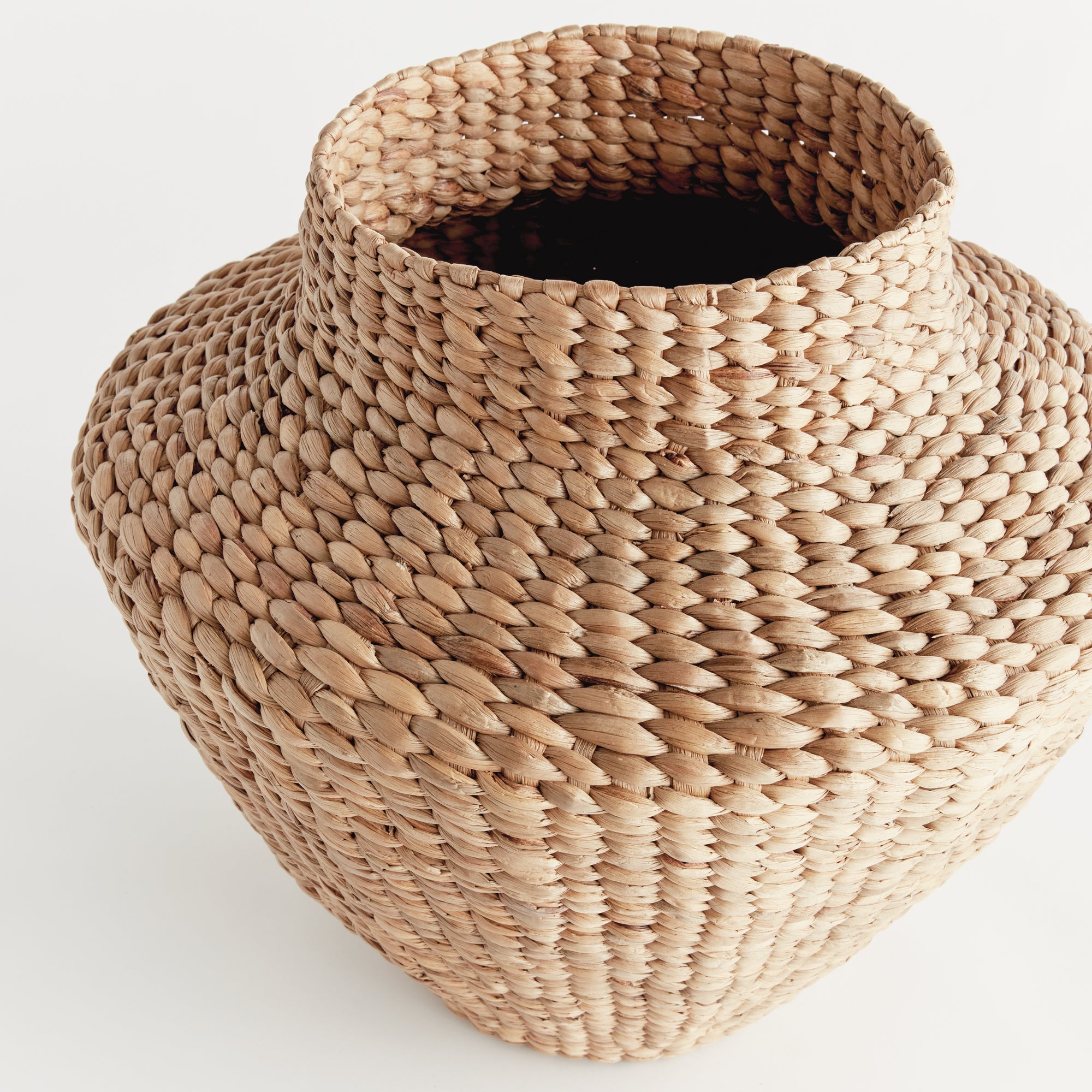Maelle Water Hyacinth Urn