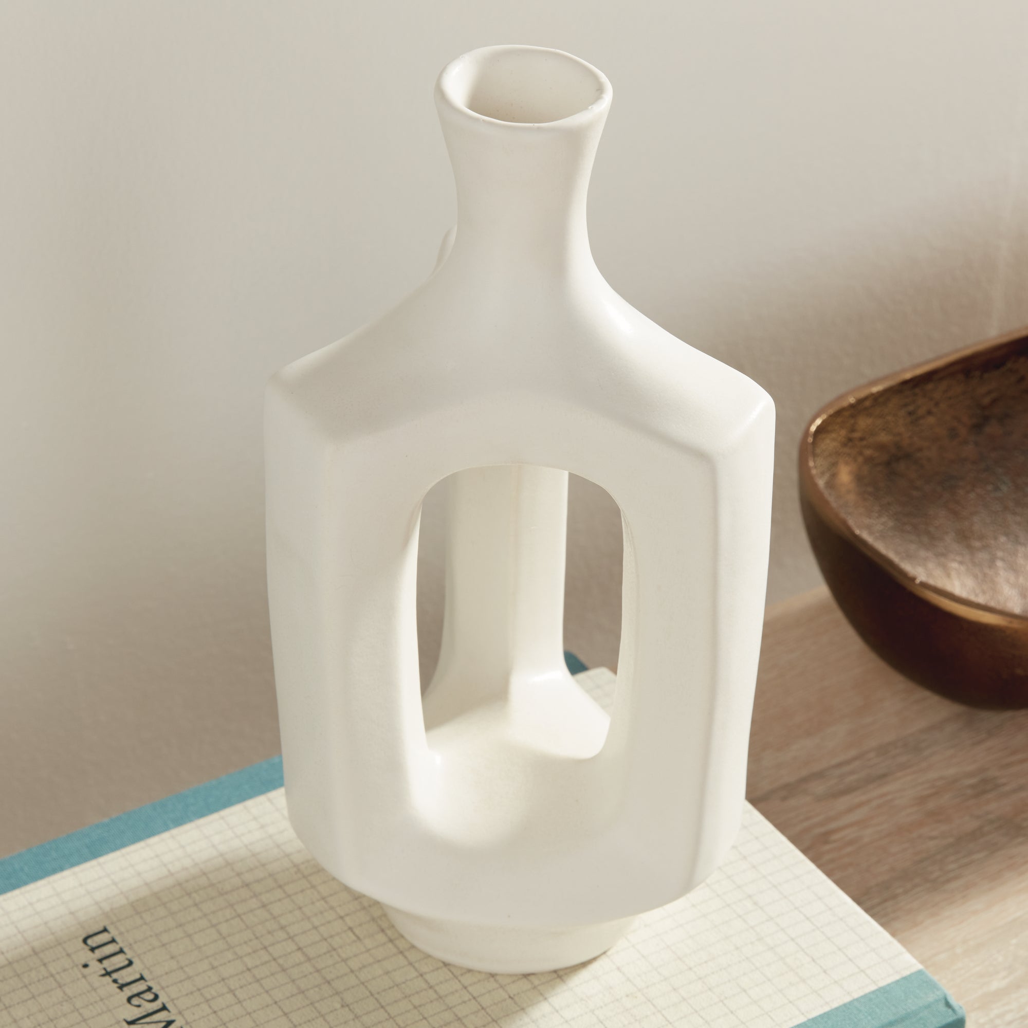 SONYA VASE MEDIUM