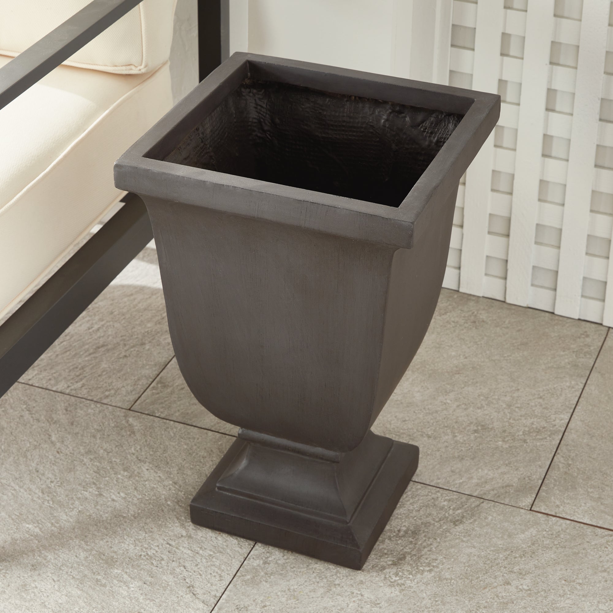 FIBRECLAY BECKETT SQ FOOTED PLANTER SMALL