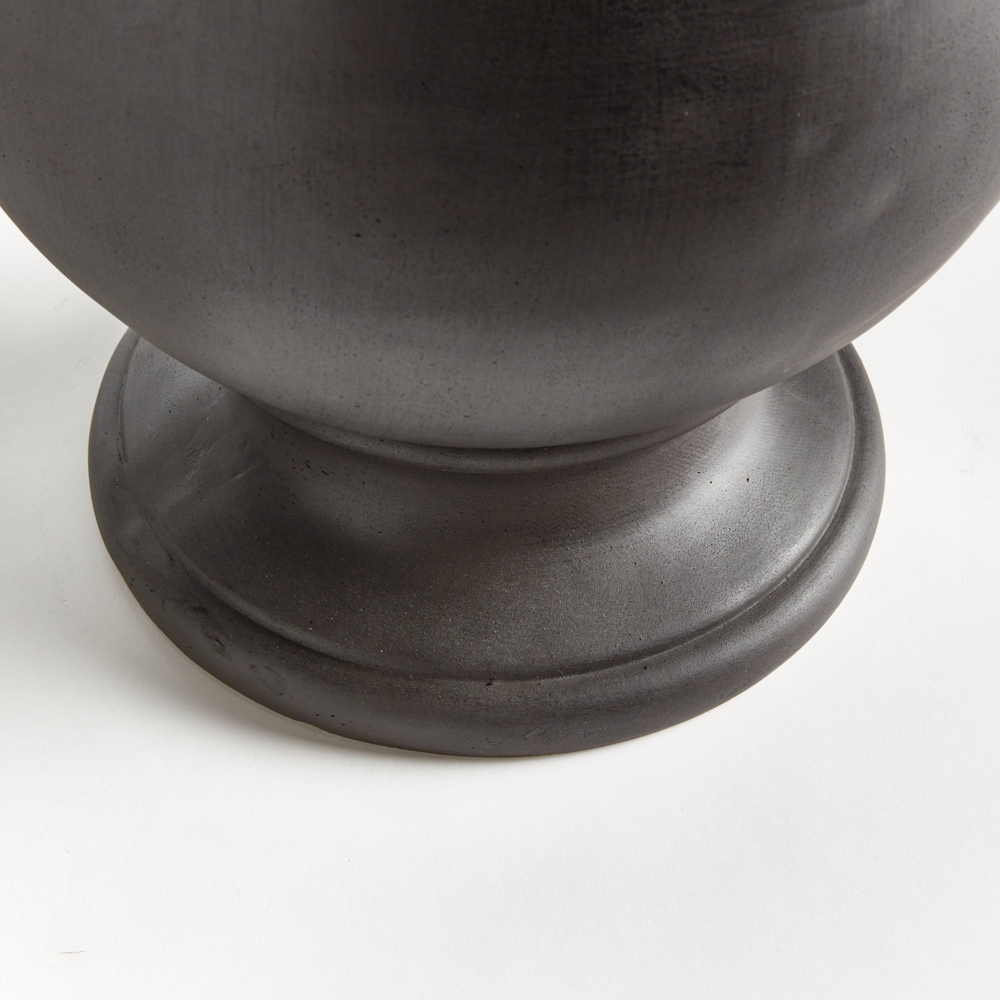 Fiberclay Jolina Round Footed Plant Pot