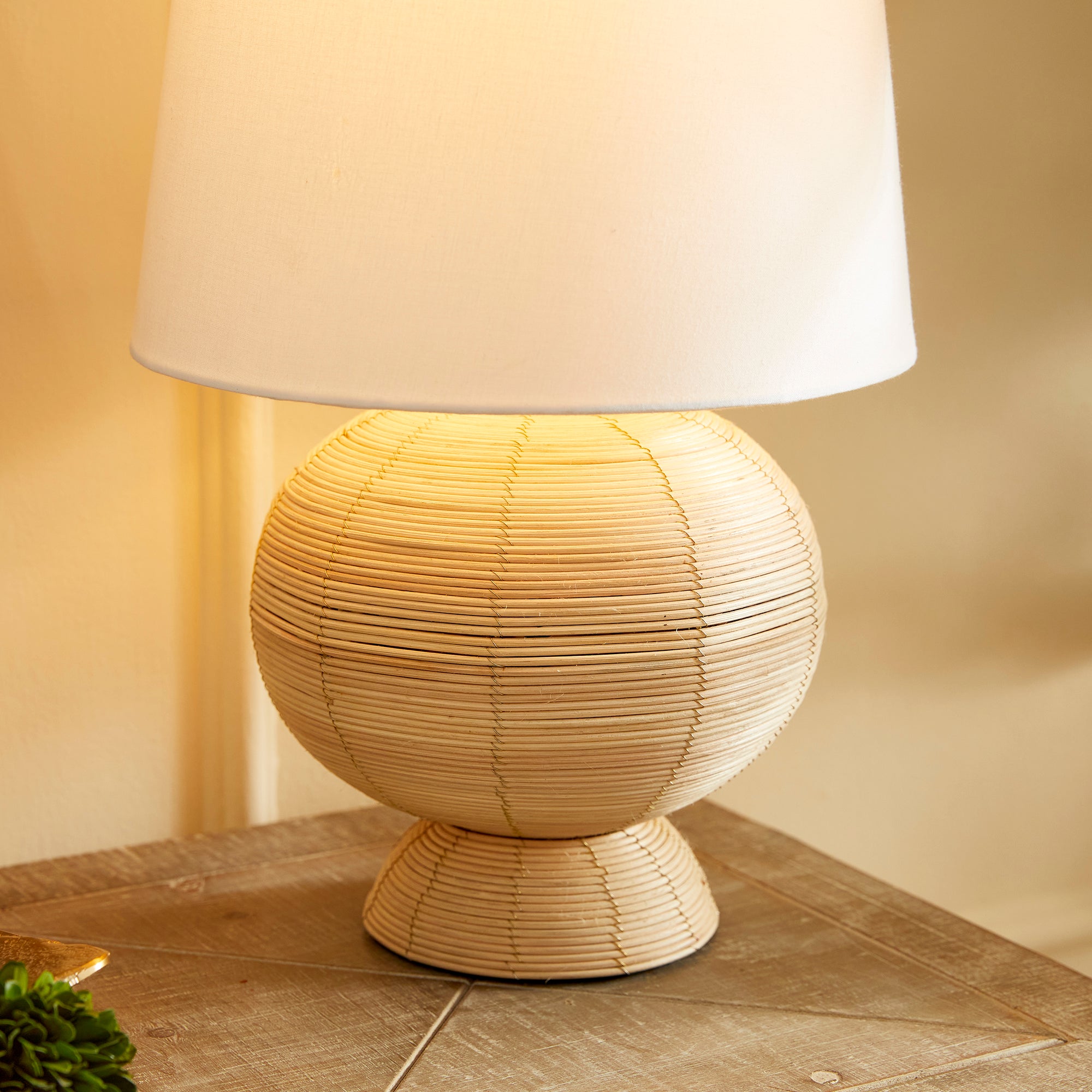 Ernest Hourglass Lamp