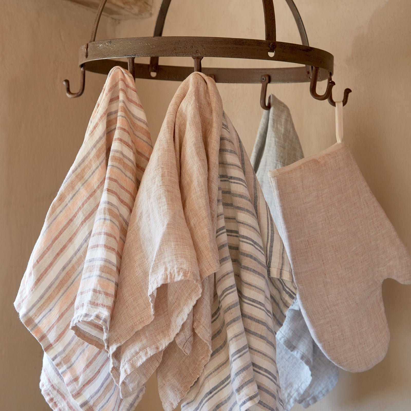 Oven Mitt 100% Linen Carmela by Casafina - Blue