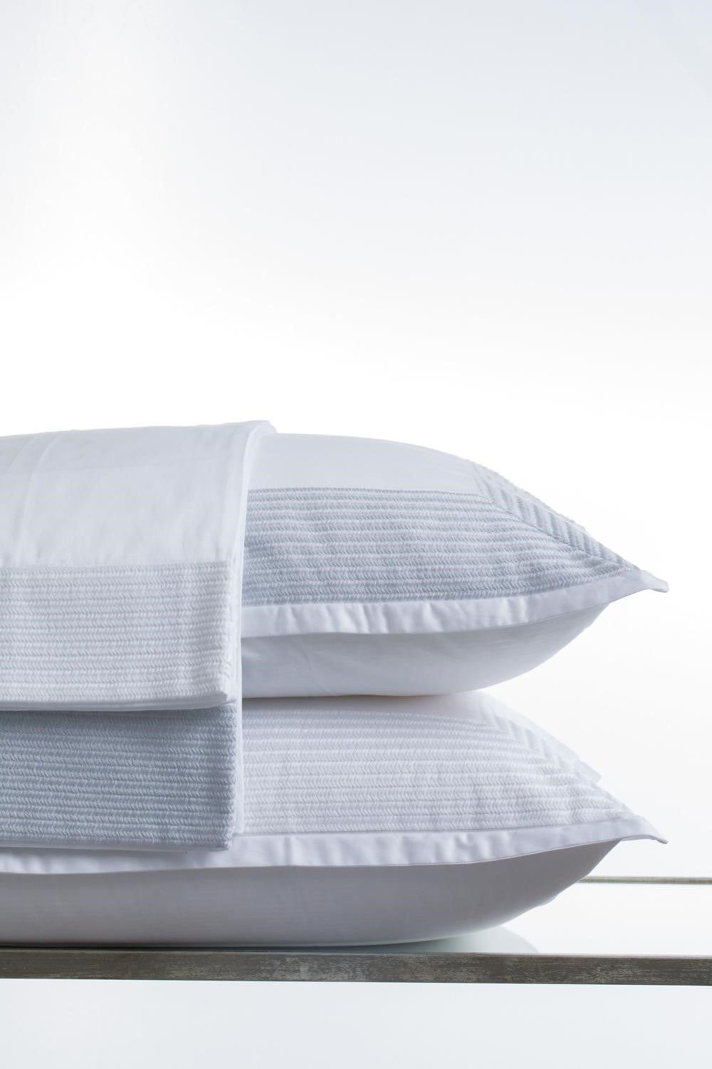 Herron - Pillowcase (White/Silver) Set of 2