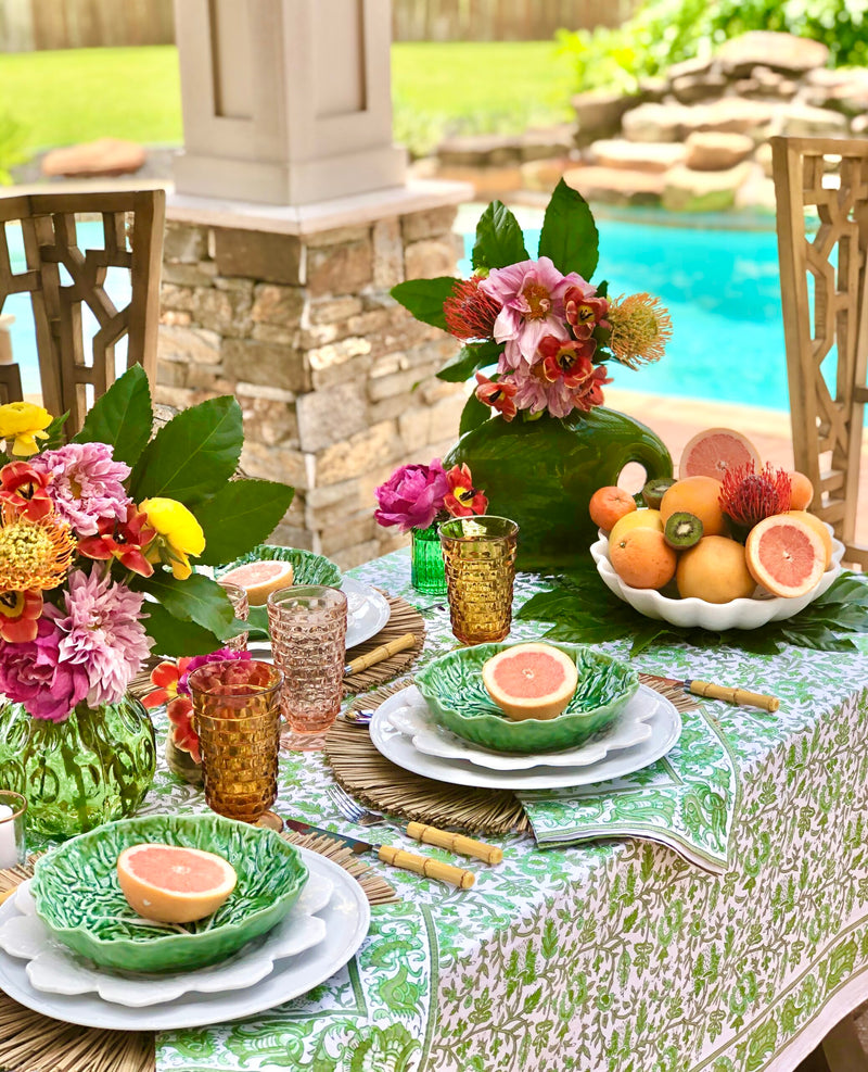 Setting a Beautiful Summer Tablescape: 5 Tips for a Stunning Summer Table Setting