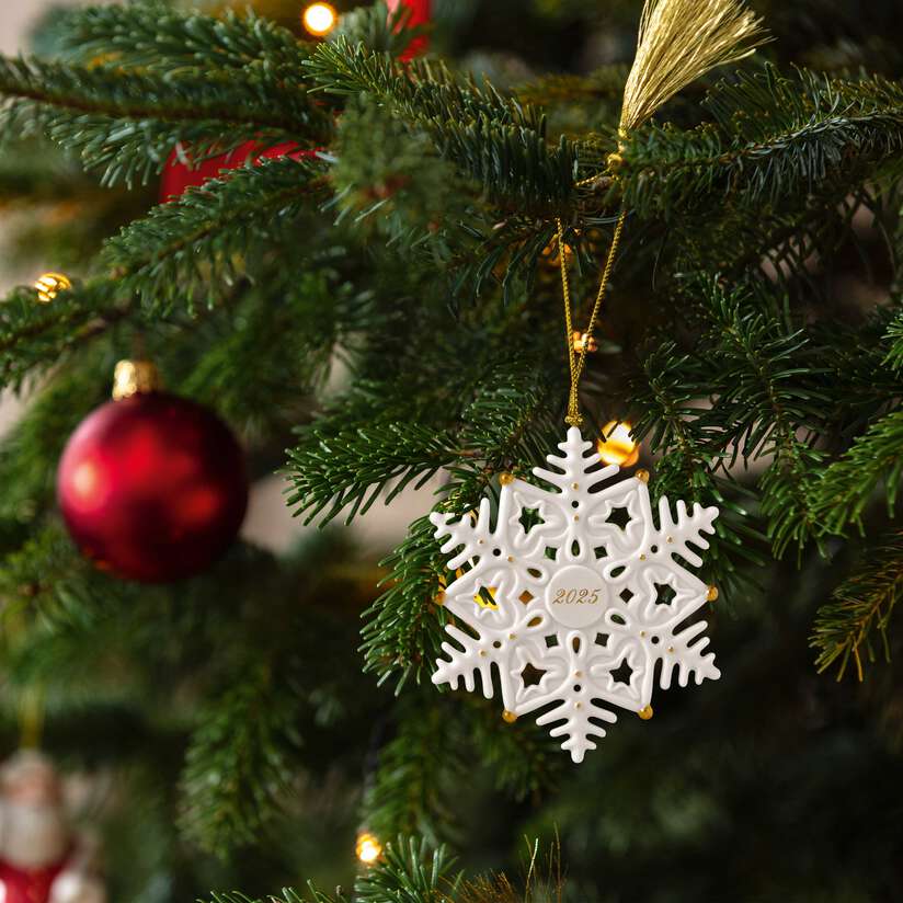 Yuletide Classics Snowflake Ornament