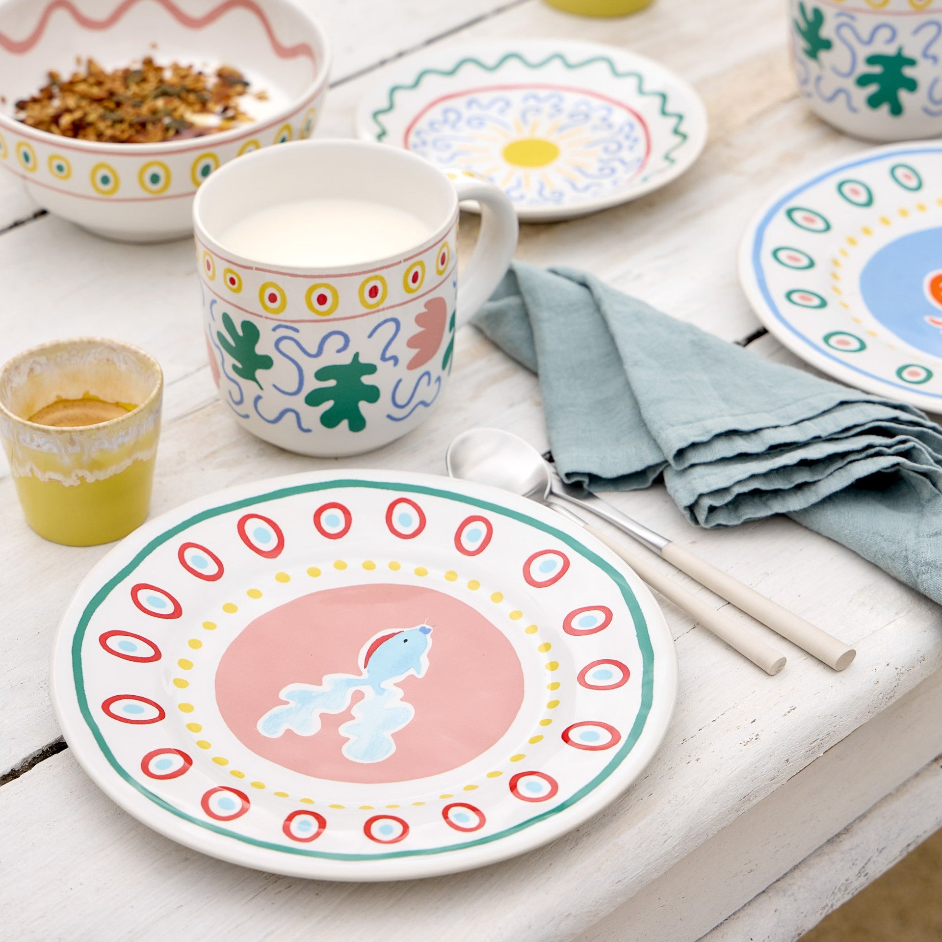 Summer Bliss Salad/Dessert Plate Guppy 9" Set o 6
