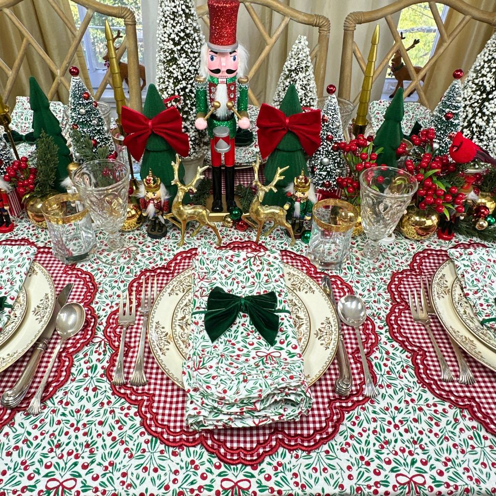 Mistletoe and Bows Ruffle Napkins- Set of 4