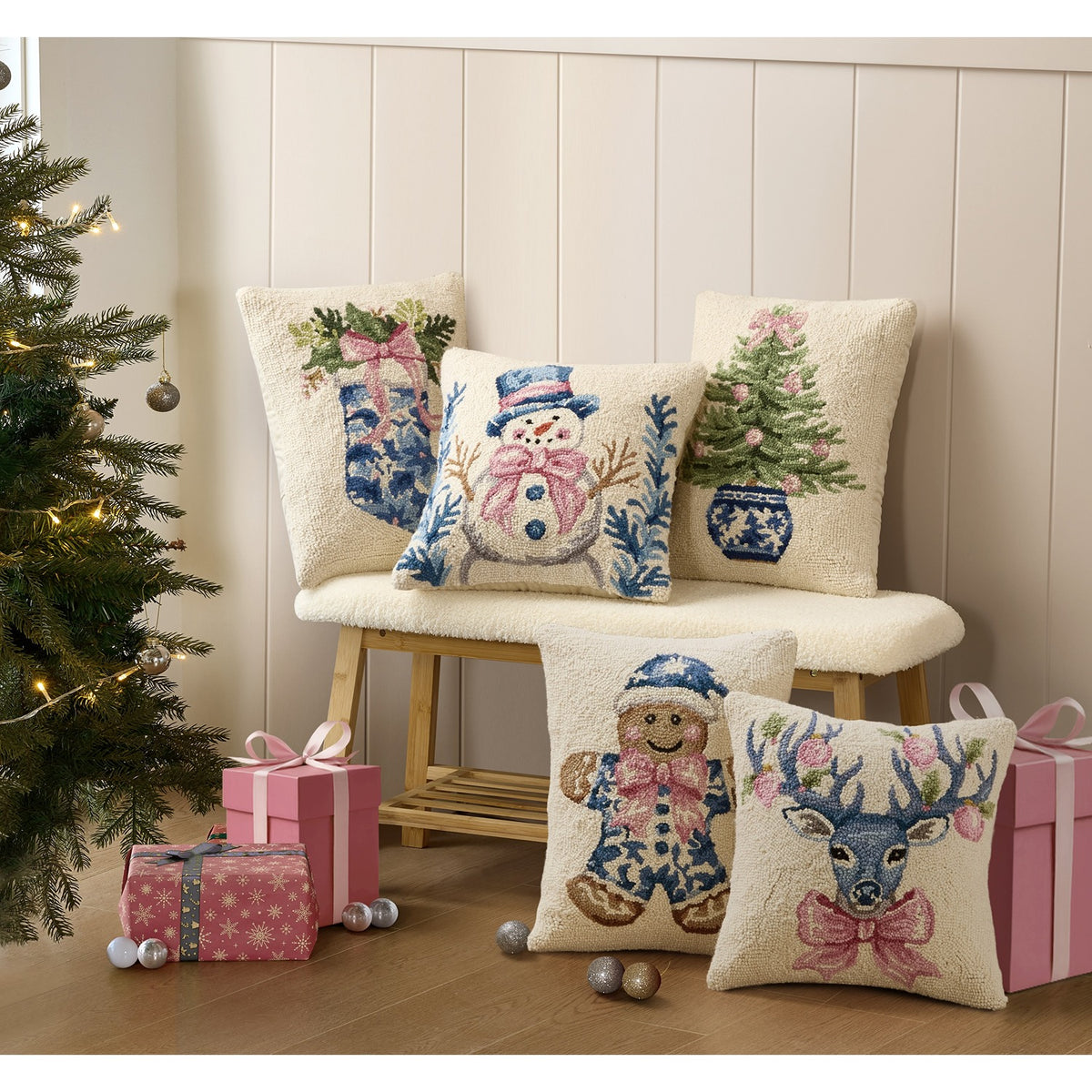 Dreamy Stocking w/ Bow Hook Pillow