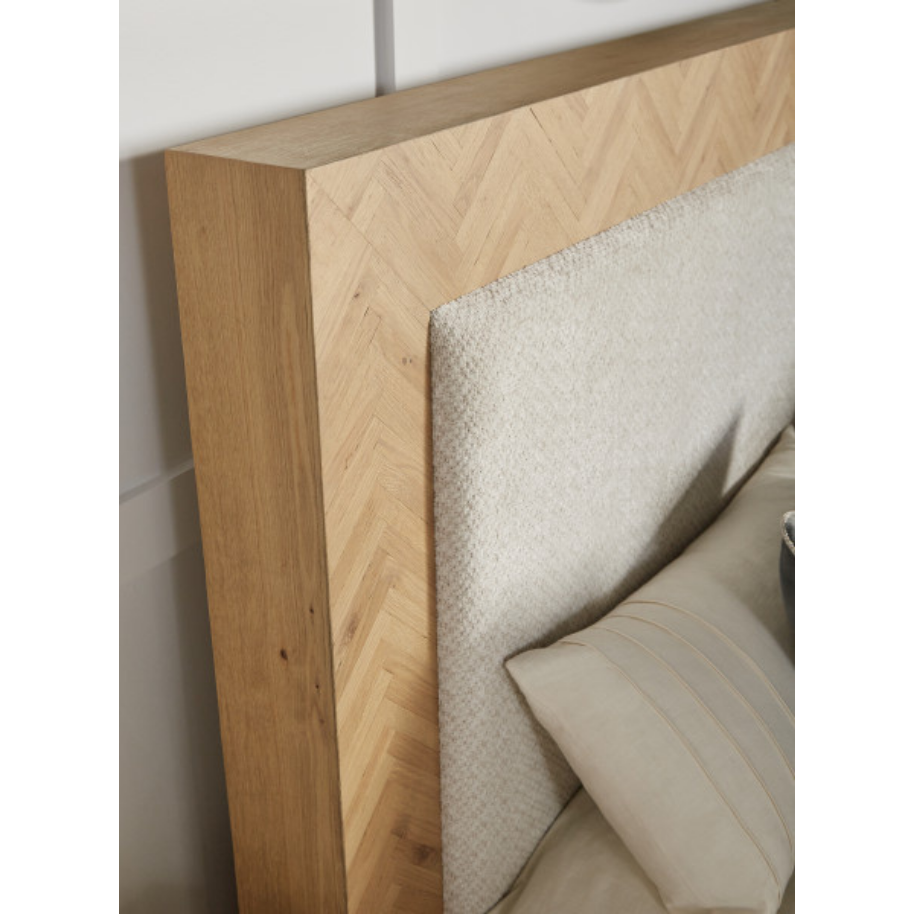 Garrison Queen Upholstered Bed