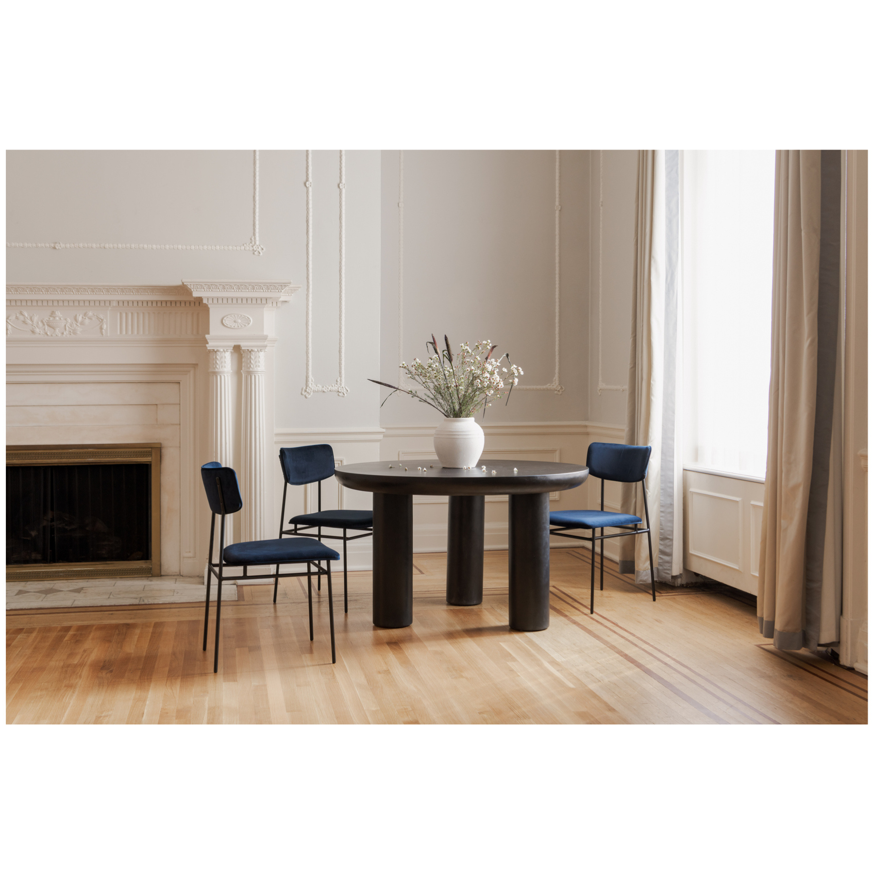 Zephyr Dining Table