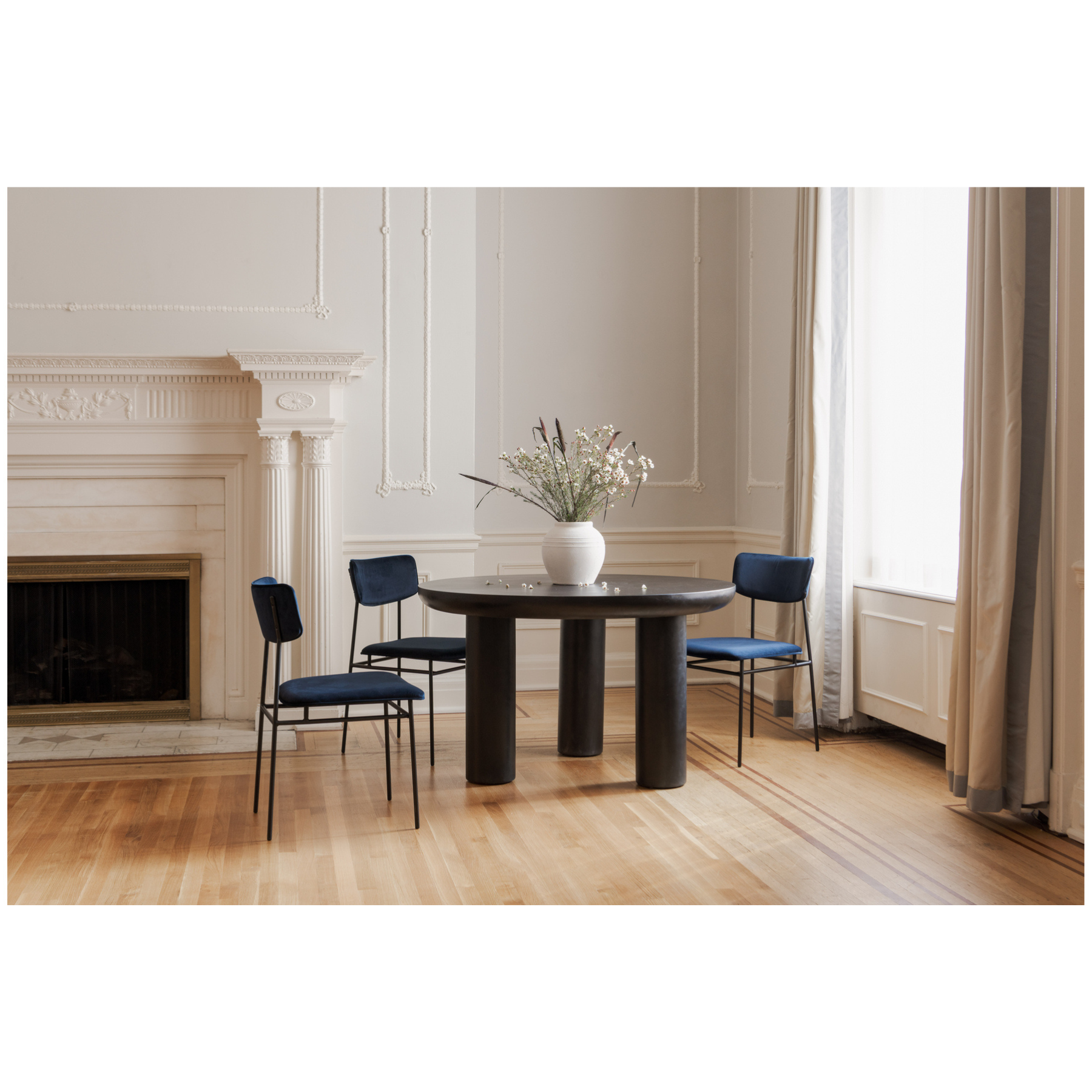 Zephyr Dining Table Black