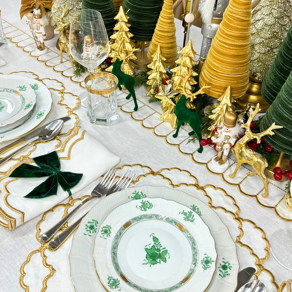 Studio Collection: Lillian Napkin - White/Gold (Set of 4)