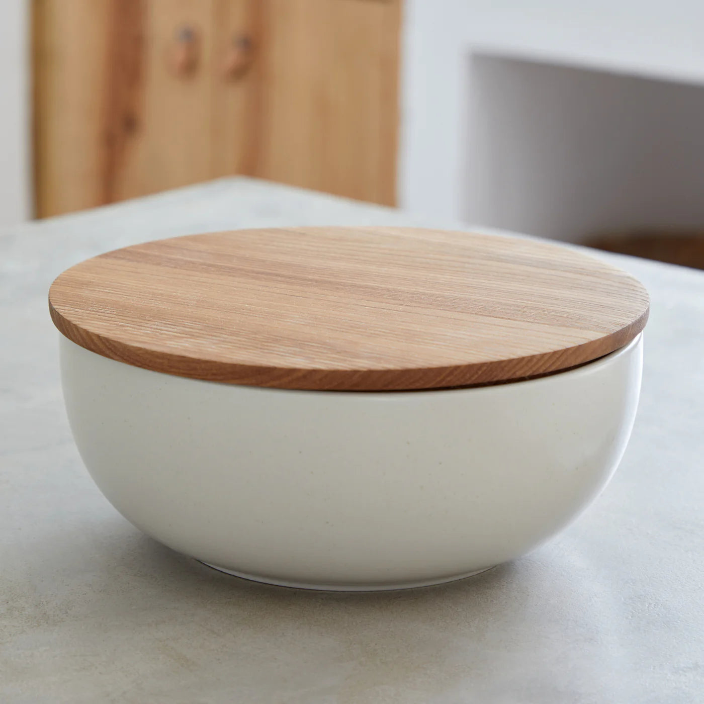 Pacifica Serving Bowl with Oak Wood Lid