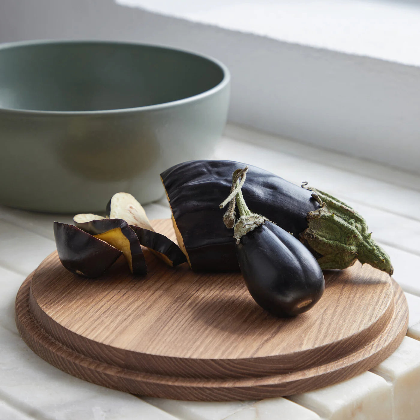 Pacifica Serving Bowl with Oak Wood Lid