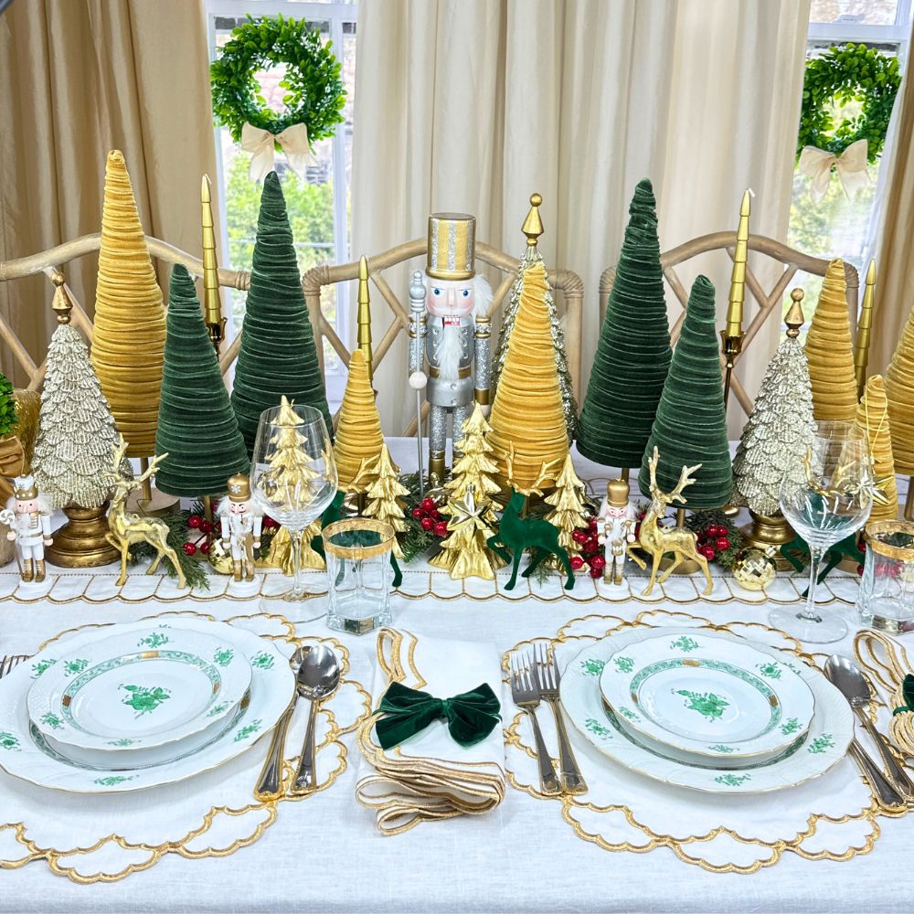 Studio Collection: Lillian Napkin - White/Gold (Set of 4)