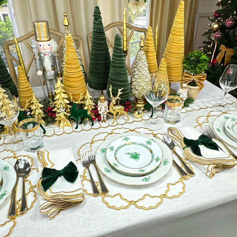 Studio Collection: Lillian Napkin - White/Gold (Set of 4)