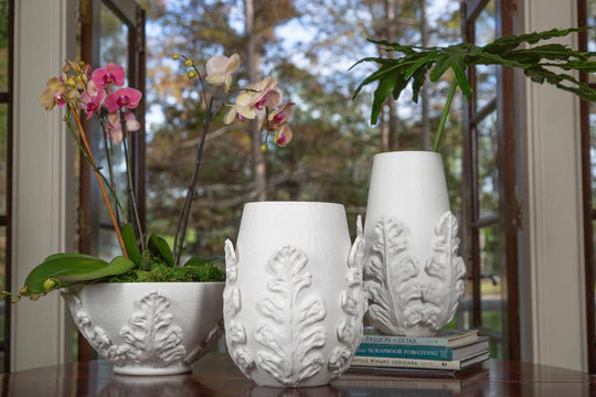 VASE SHORT ACANTHUS LEAVES WHITE