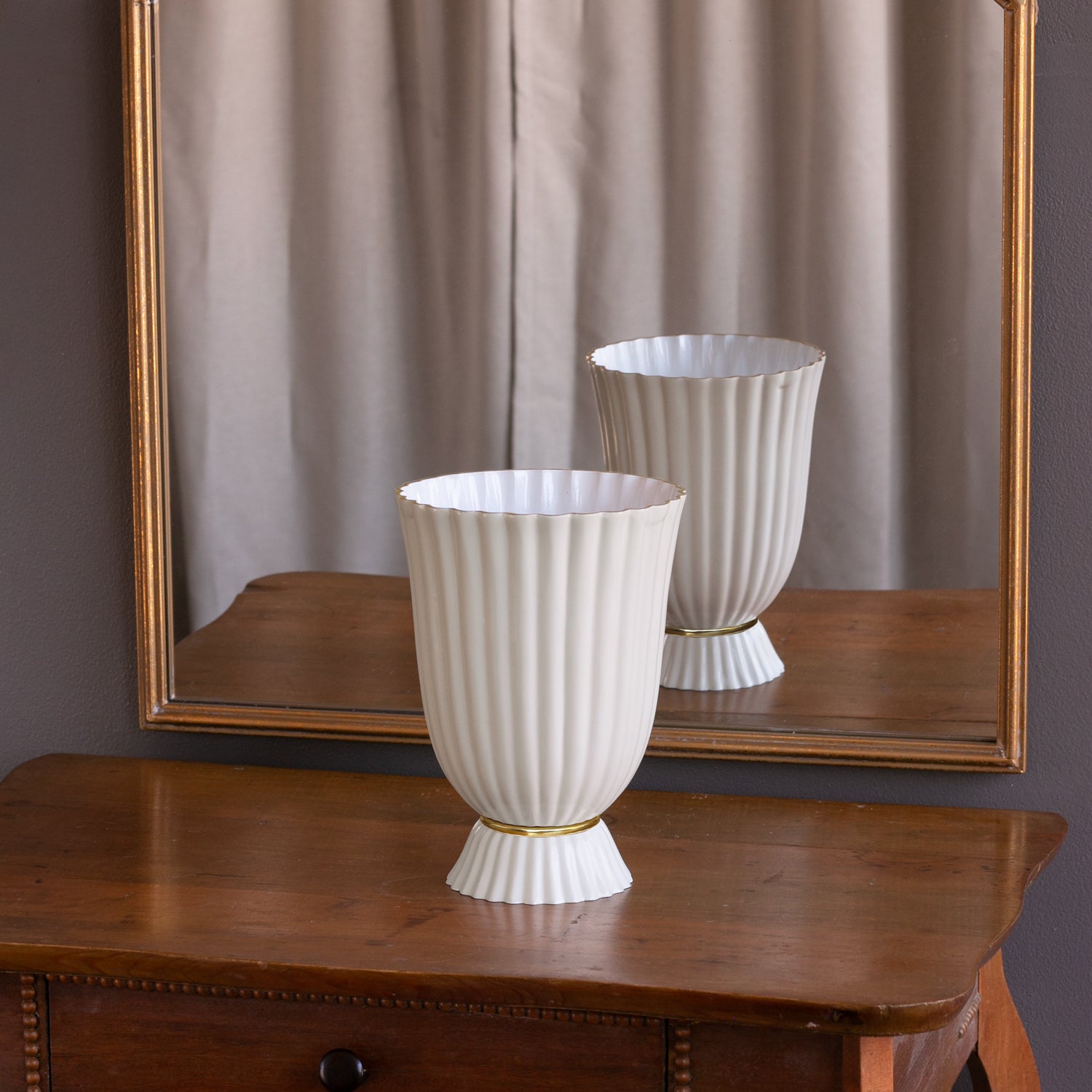 ENCANTO Vienna Medium Vase (Cream and White)