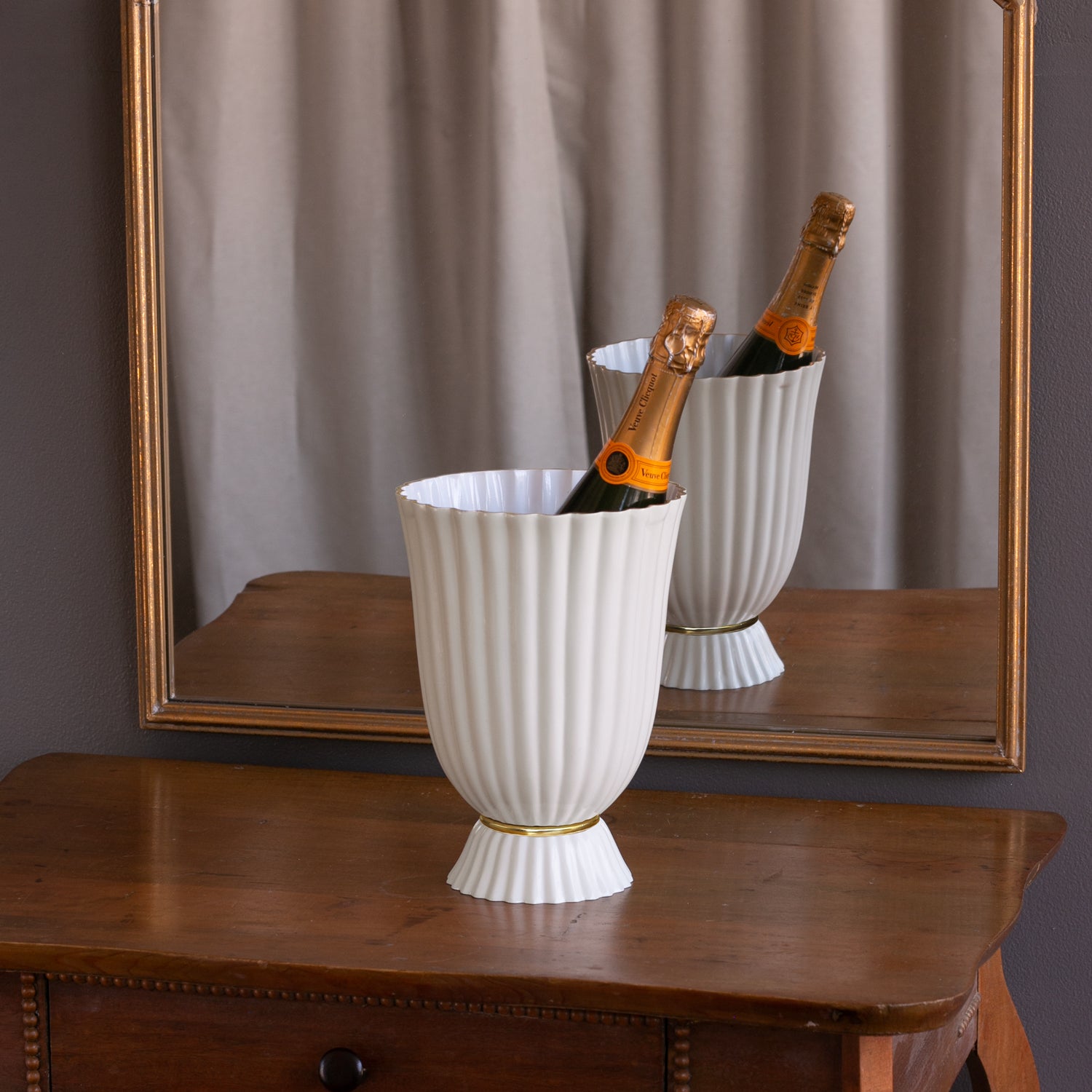 ENCANTO Vienna Medium Vase (Cream and White)