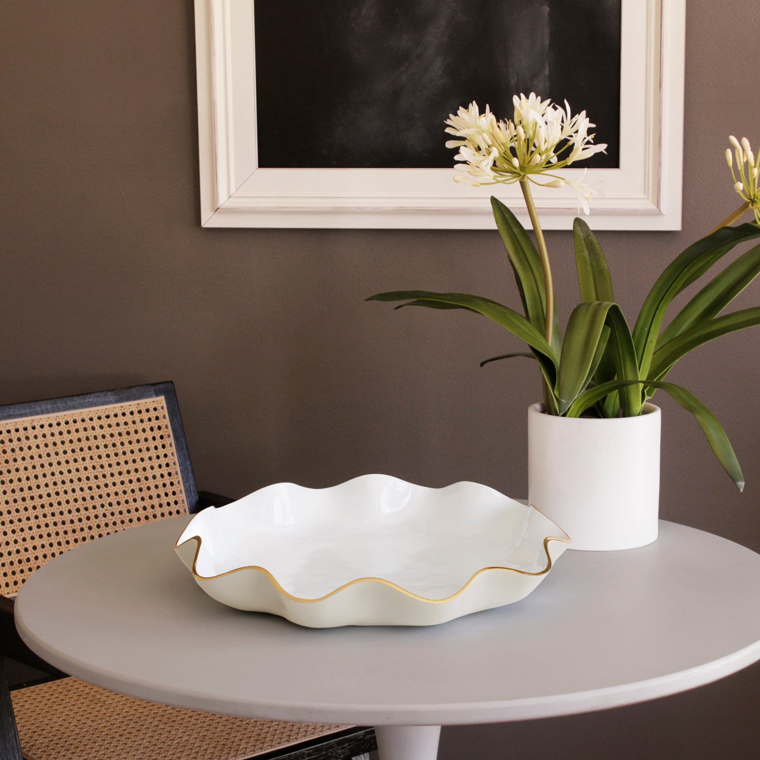ENCANTO Carola Large Round Platter (Cream and White)