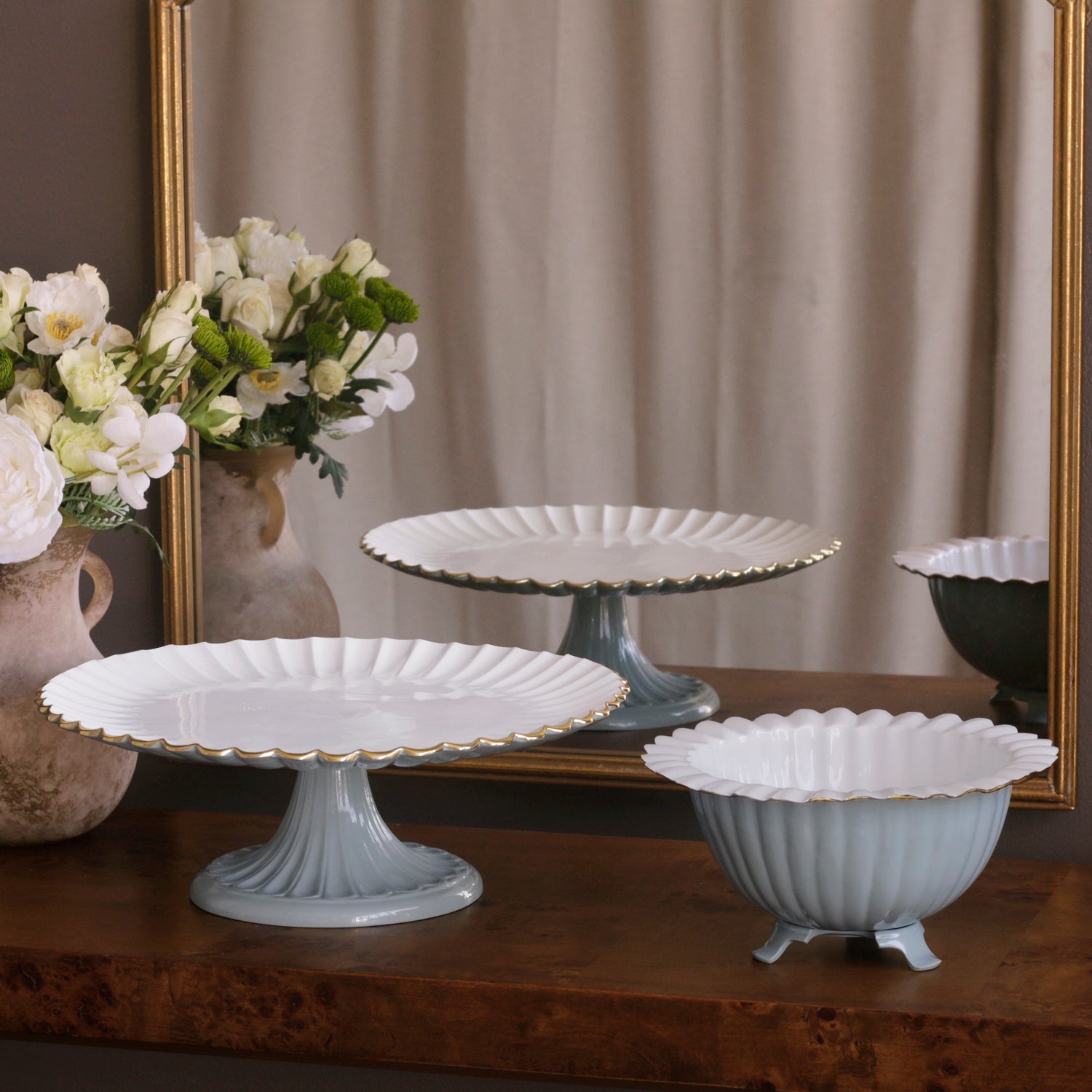 ENCANTO Vienna Pedestal Cake Plate (Slate and White)