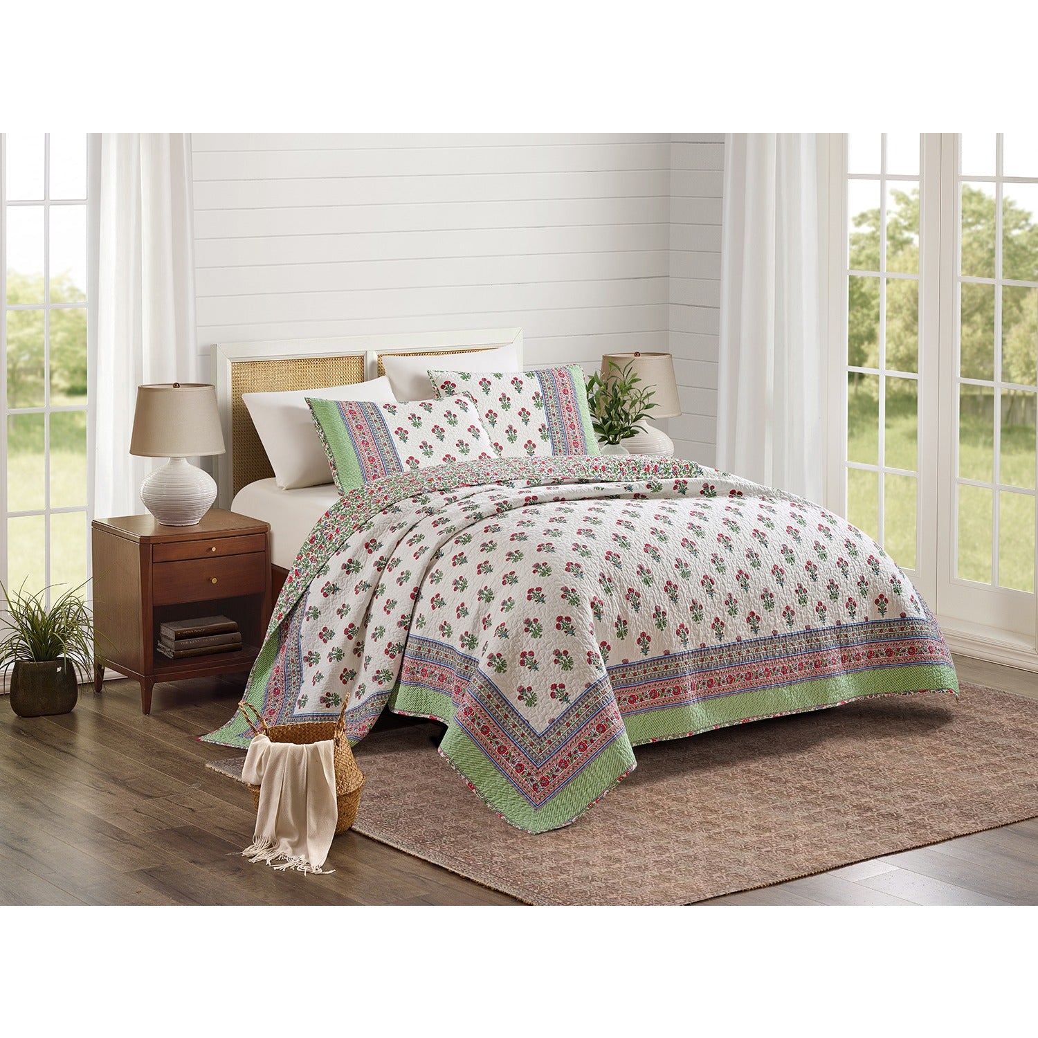 Serena Floral Quilt Set