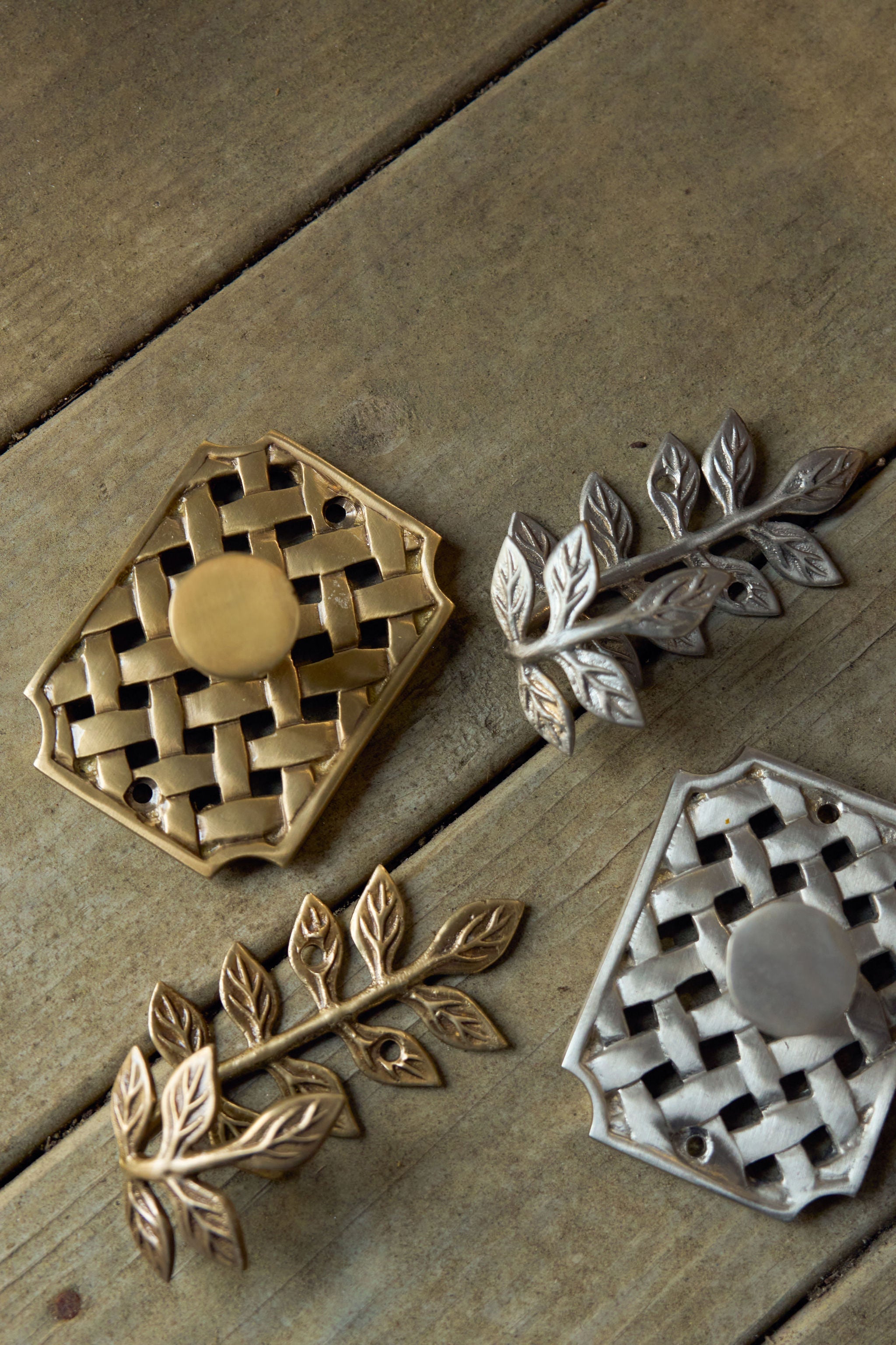 Decorative Entry Lattice Hook