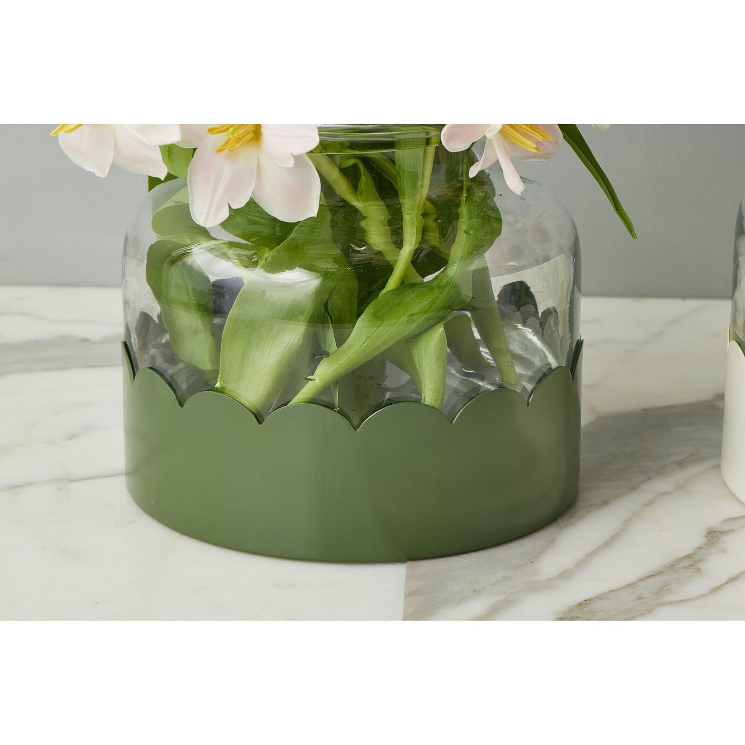 2-in-1 Scalloped Bloom Vase
