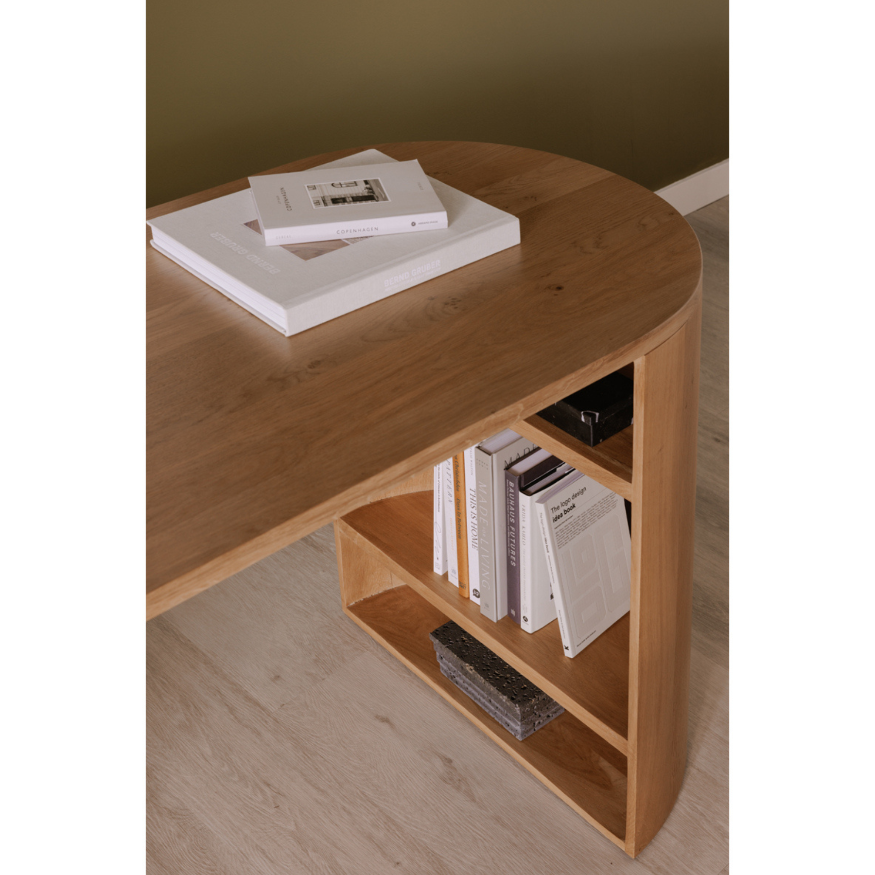 Leif Desk