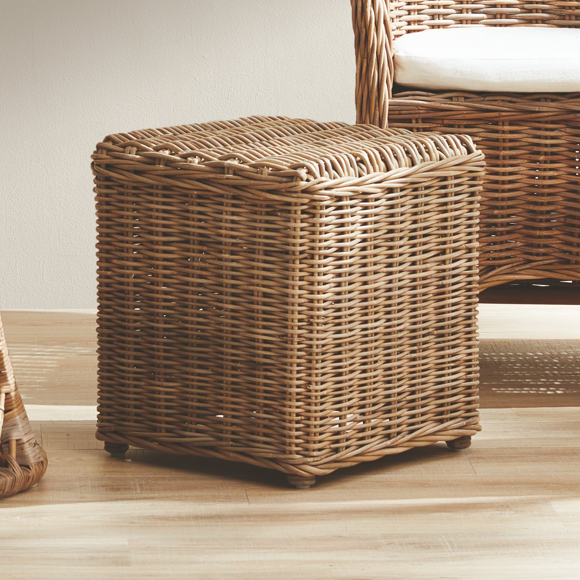 Dahlia Stool