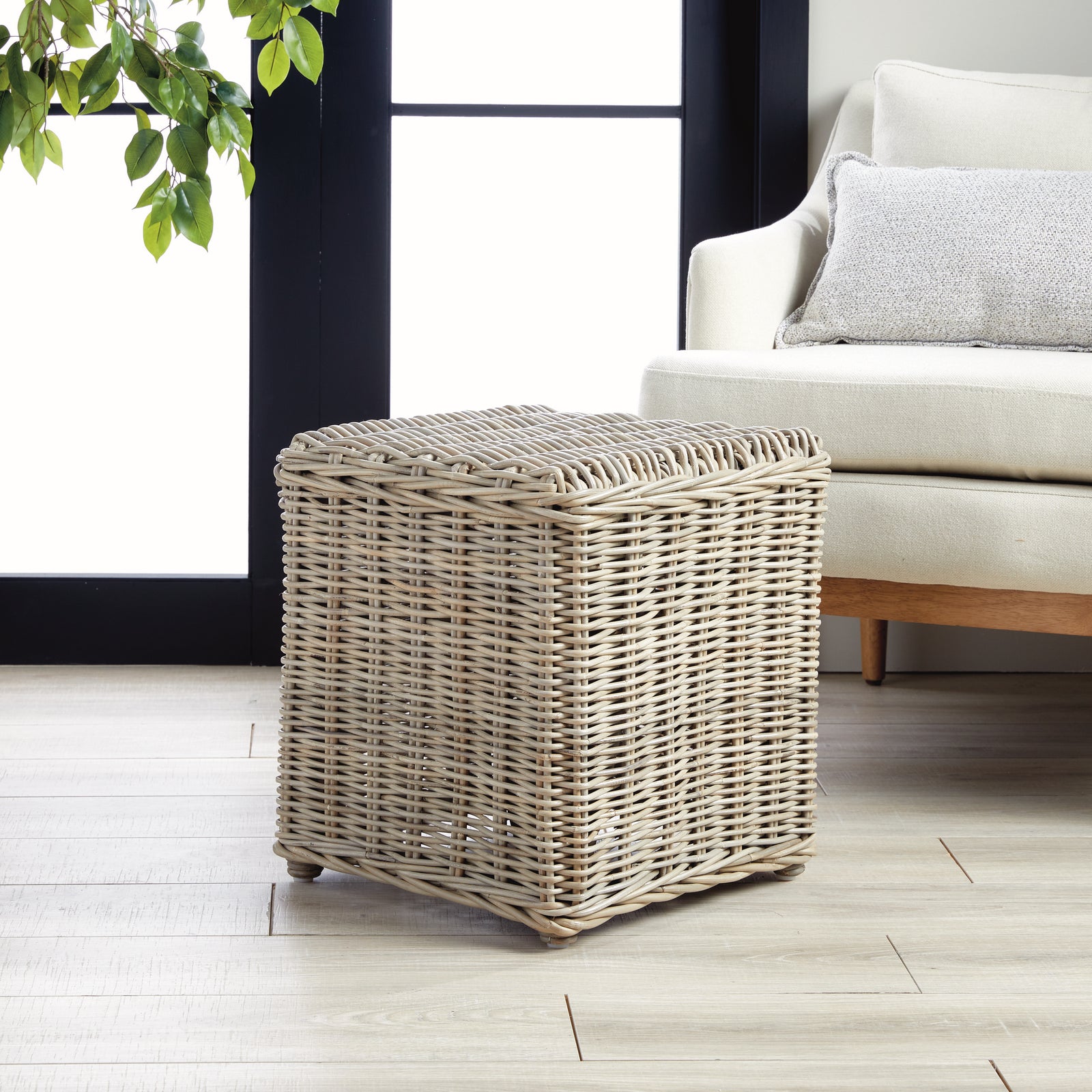 Dahlia Stool