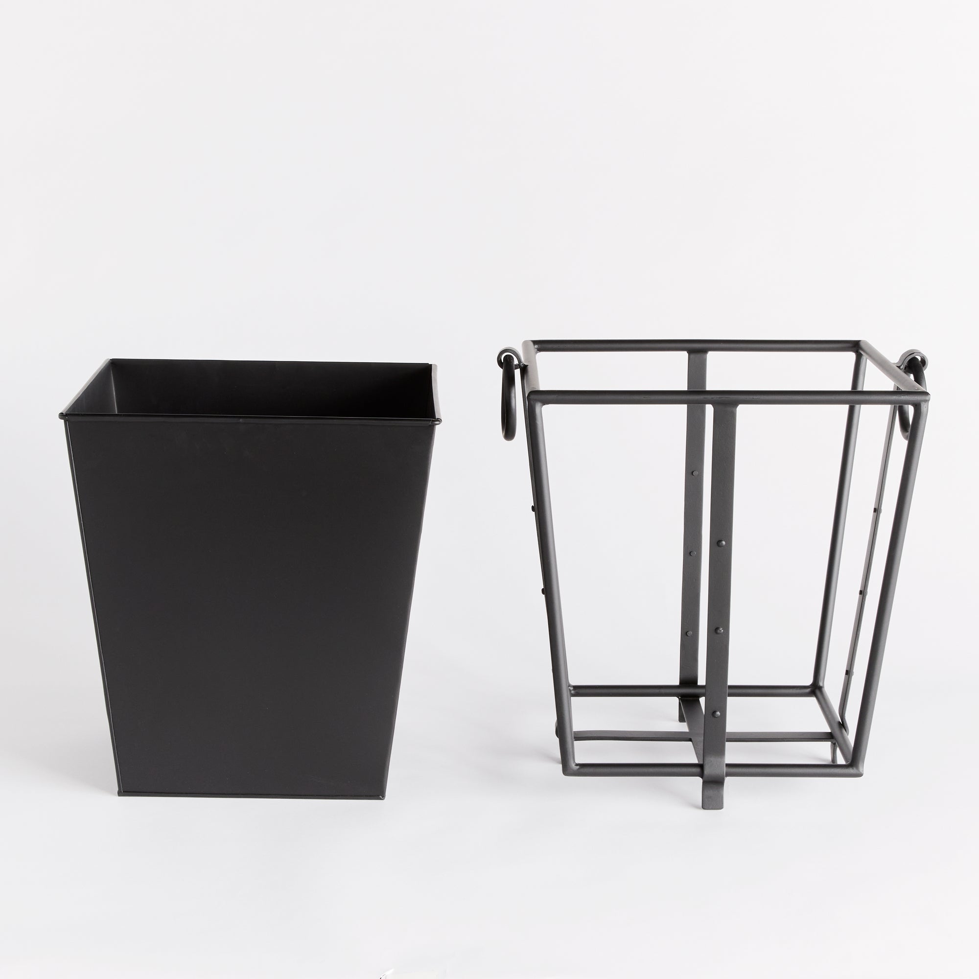 Axel Tapered Plant Pot