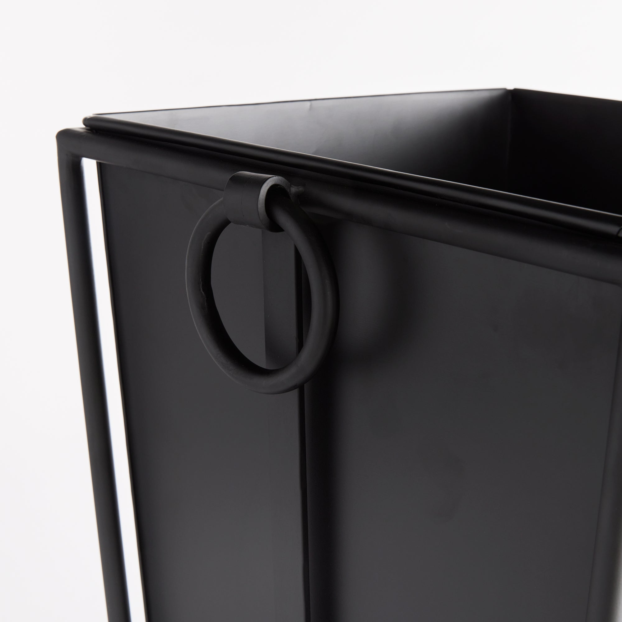 Axel Tapered Plant Pot