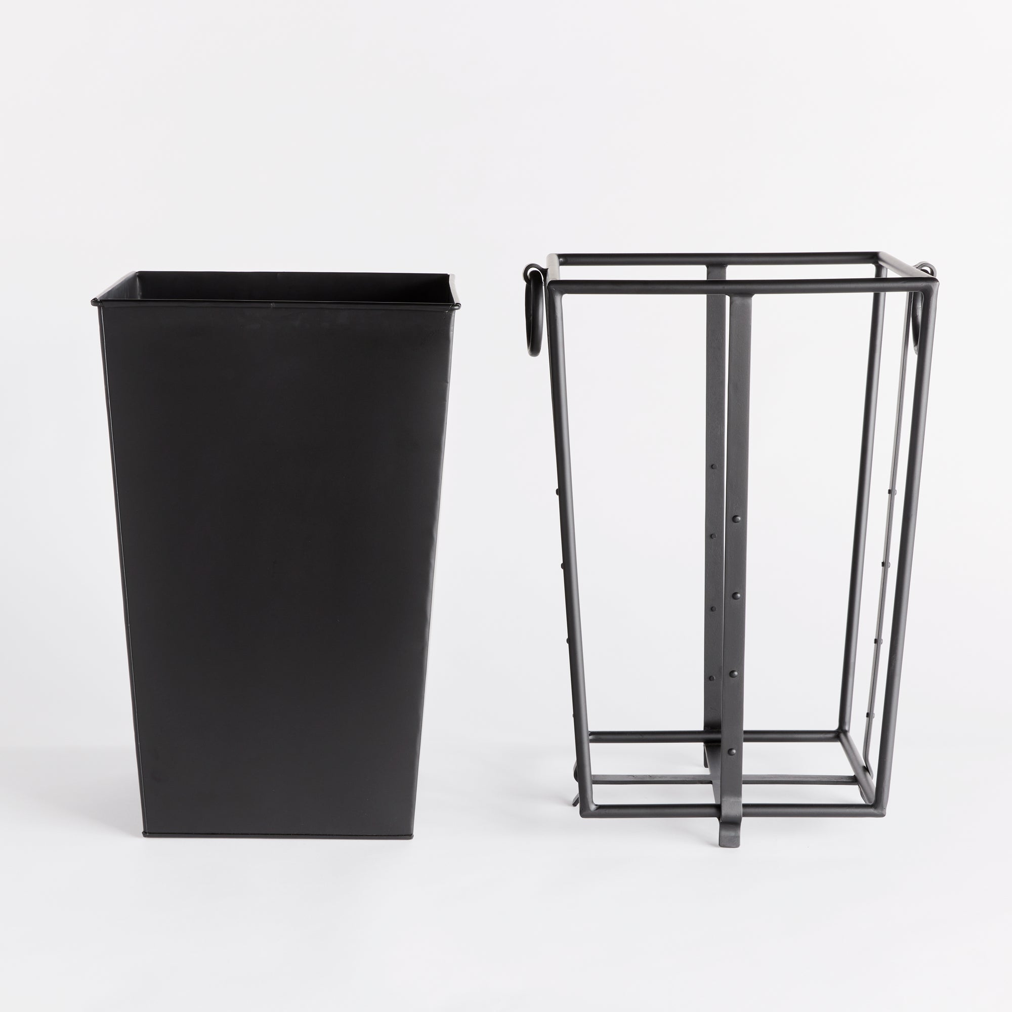 Axel Tapered Plant Pot