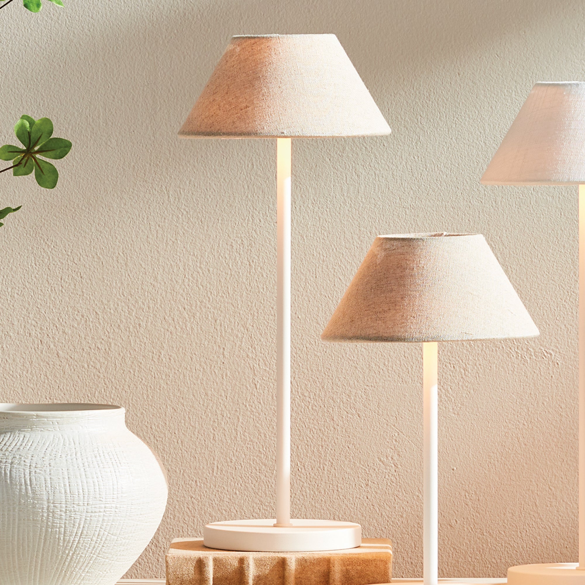 Levi Cordless Led Lamp (White Base)