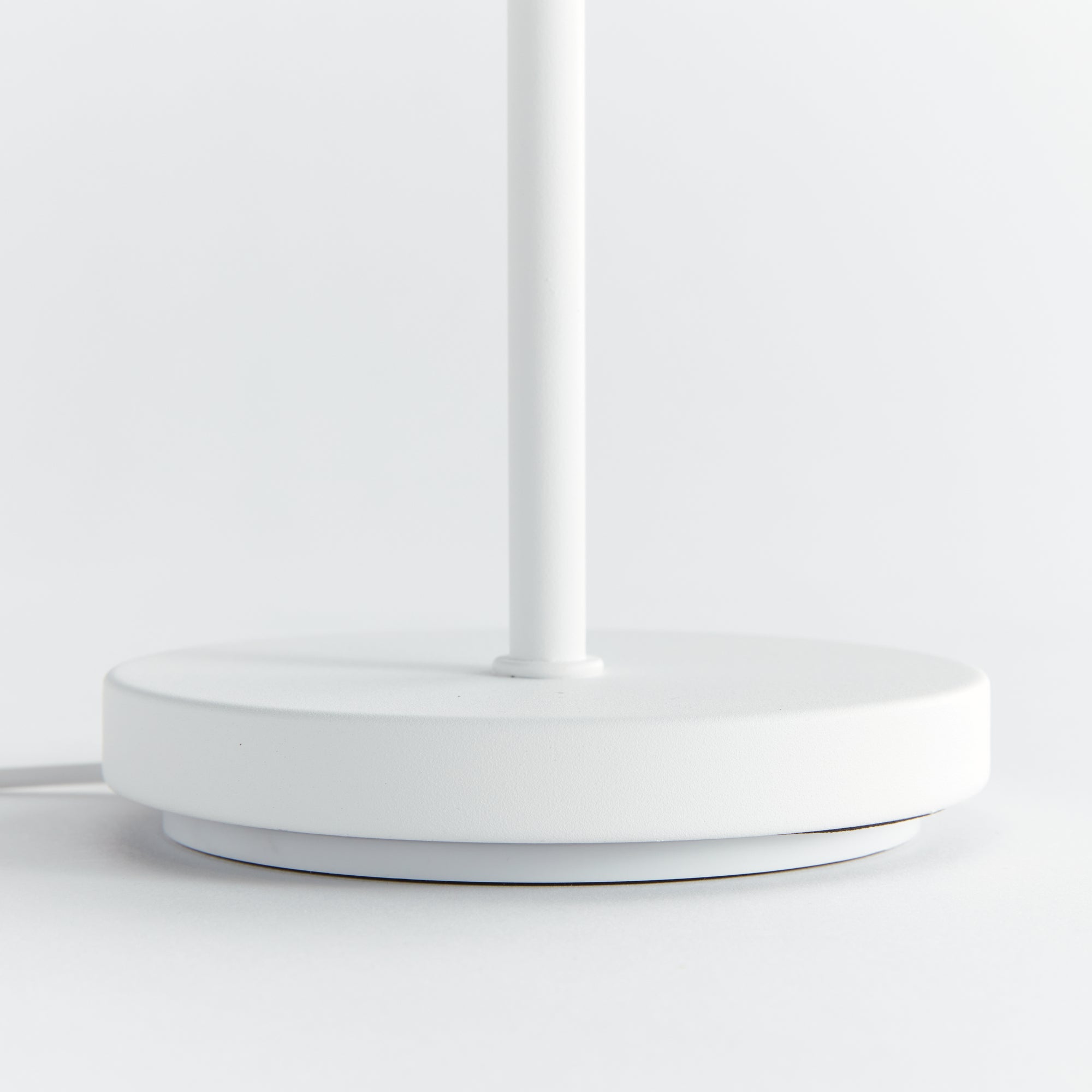 Levi Cordless Lamp Linen Shade 10"