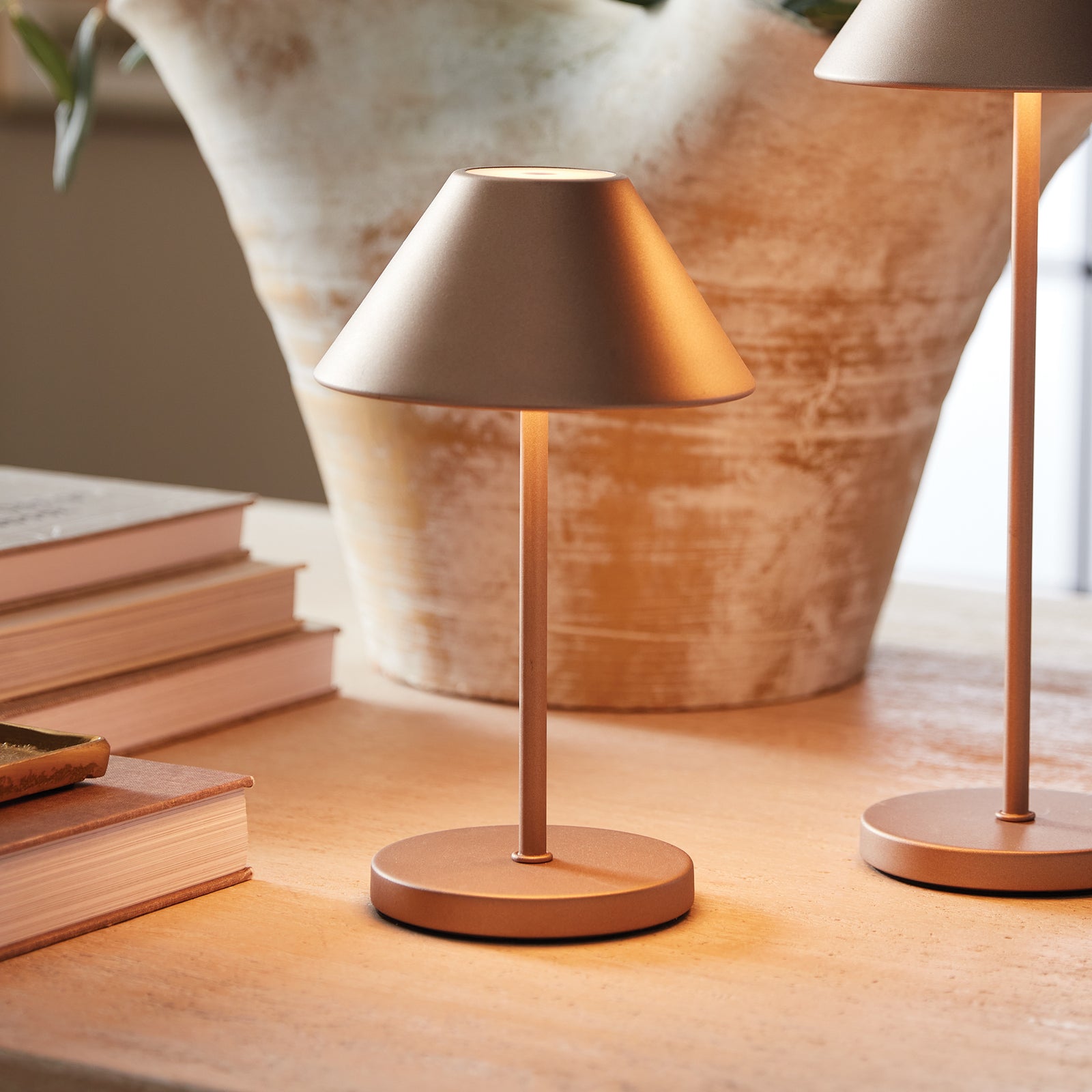 Levi Cordless Led Lamp 10"