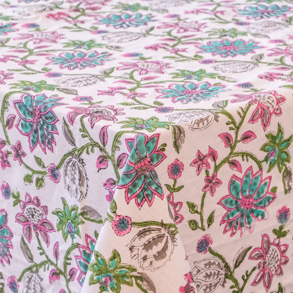 Pendula Petunia Tablecloth