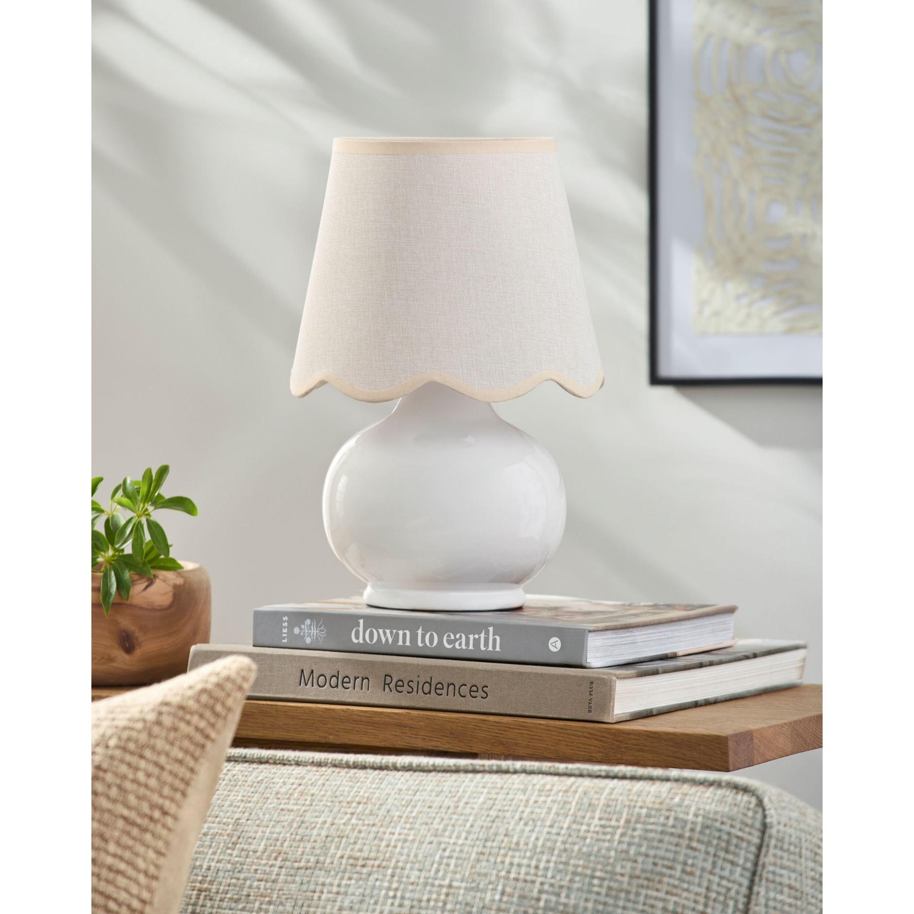 Stella Diminuta Accent Table Lamp (Scalloped Shade)