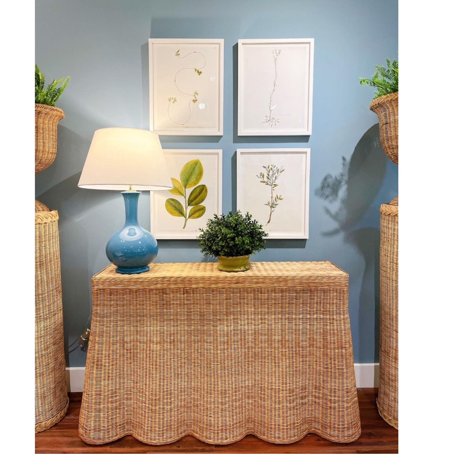 Scallop Entry Console 55"