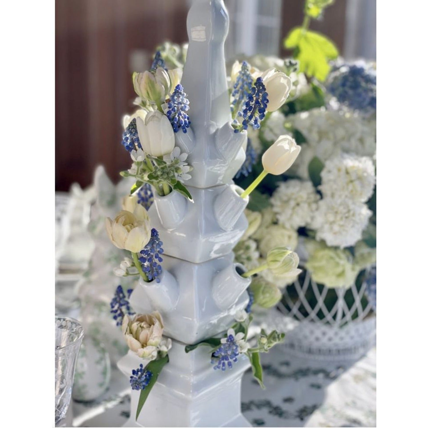 White Tulipiere