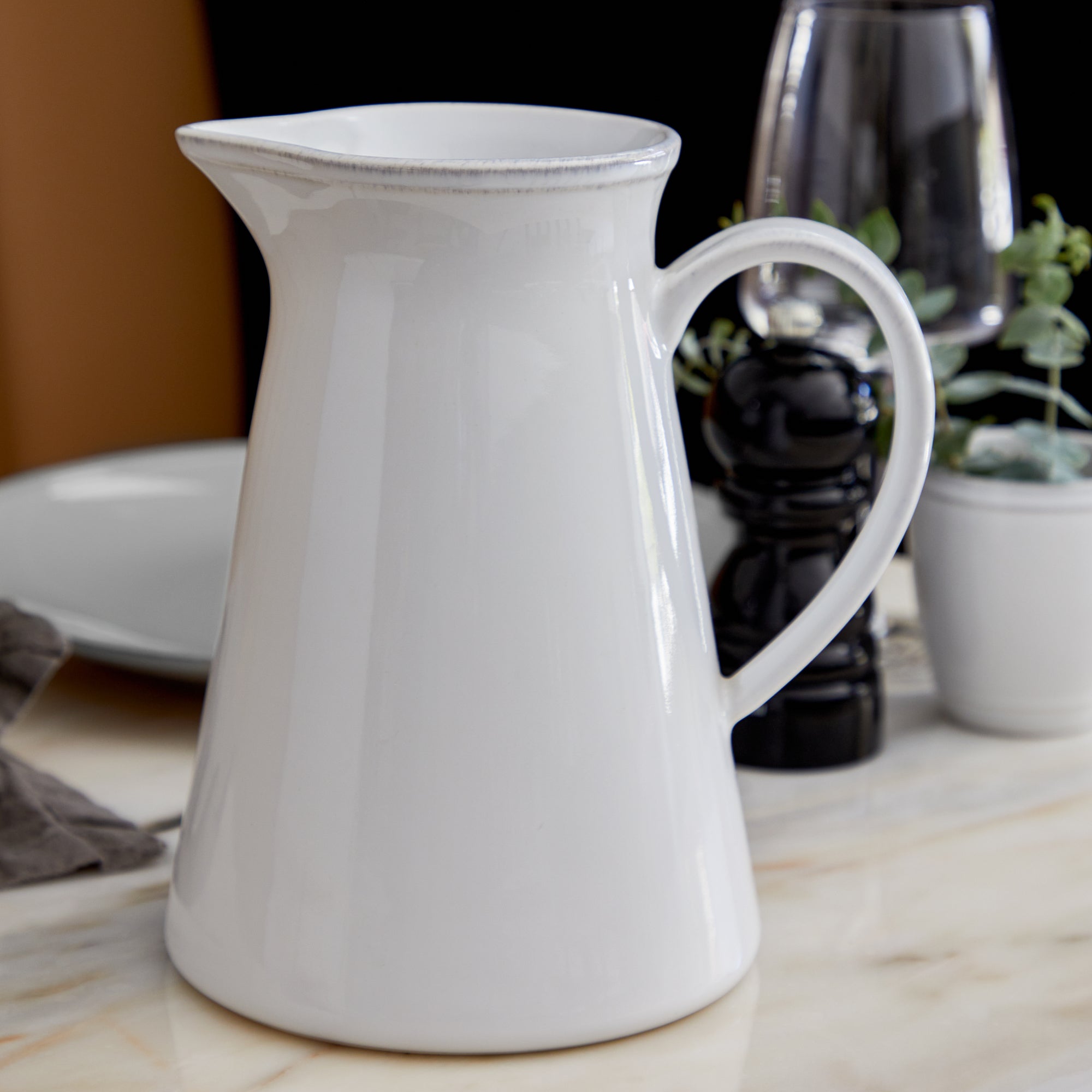 Friso Pitcher 56 oz.