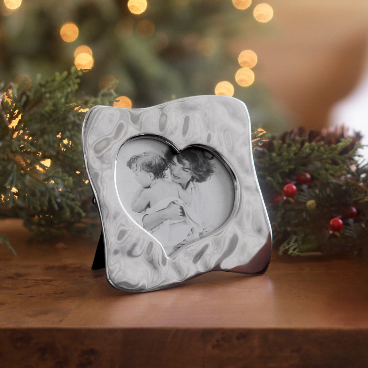 GIFTABLES Curved Heart 5 x 5 Frame